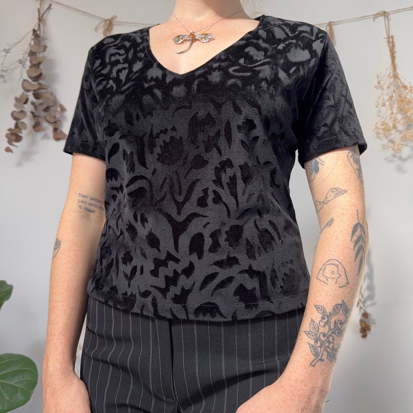 Black velvet tshirt - size M/L