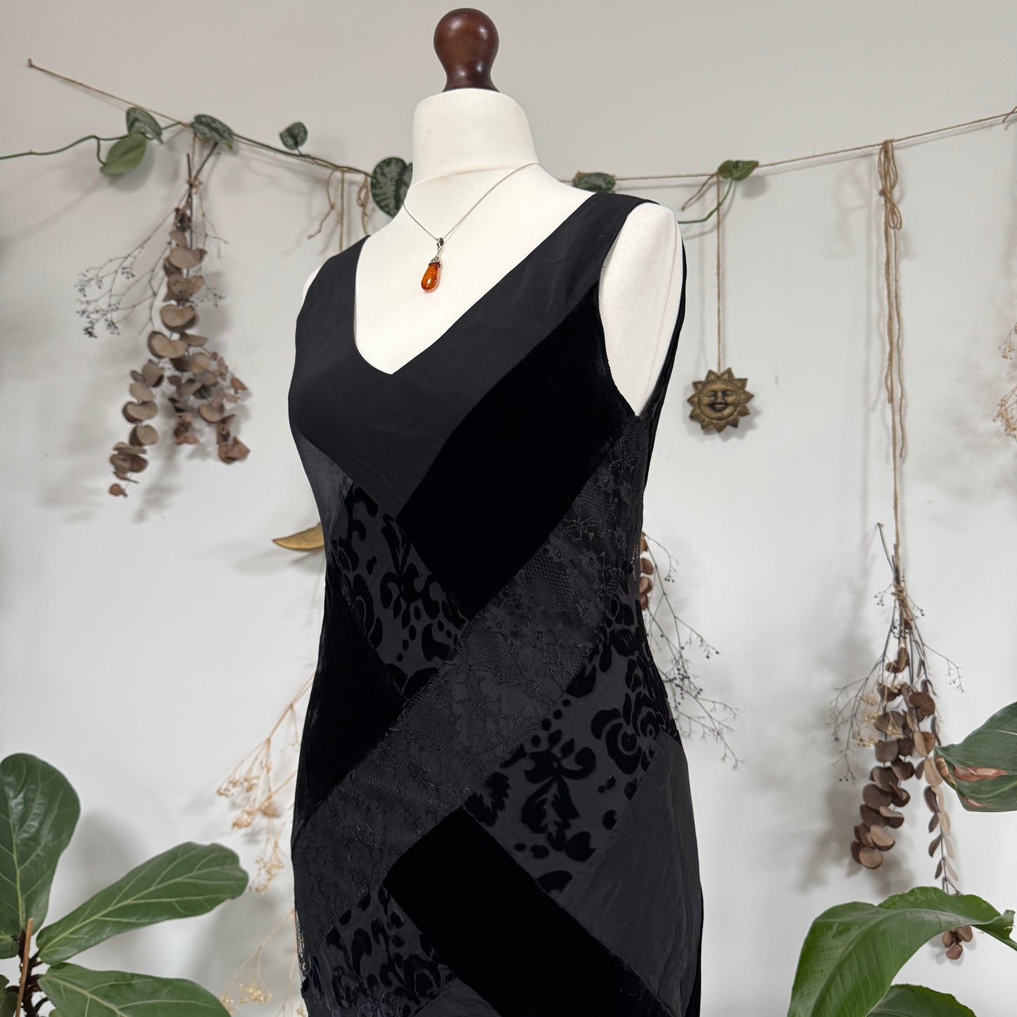 Black velvet dress - size M