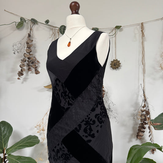 Black velvet dress - size M