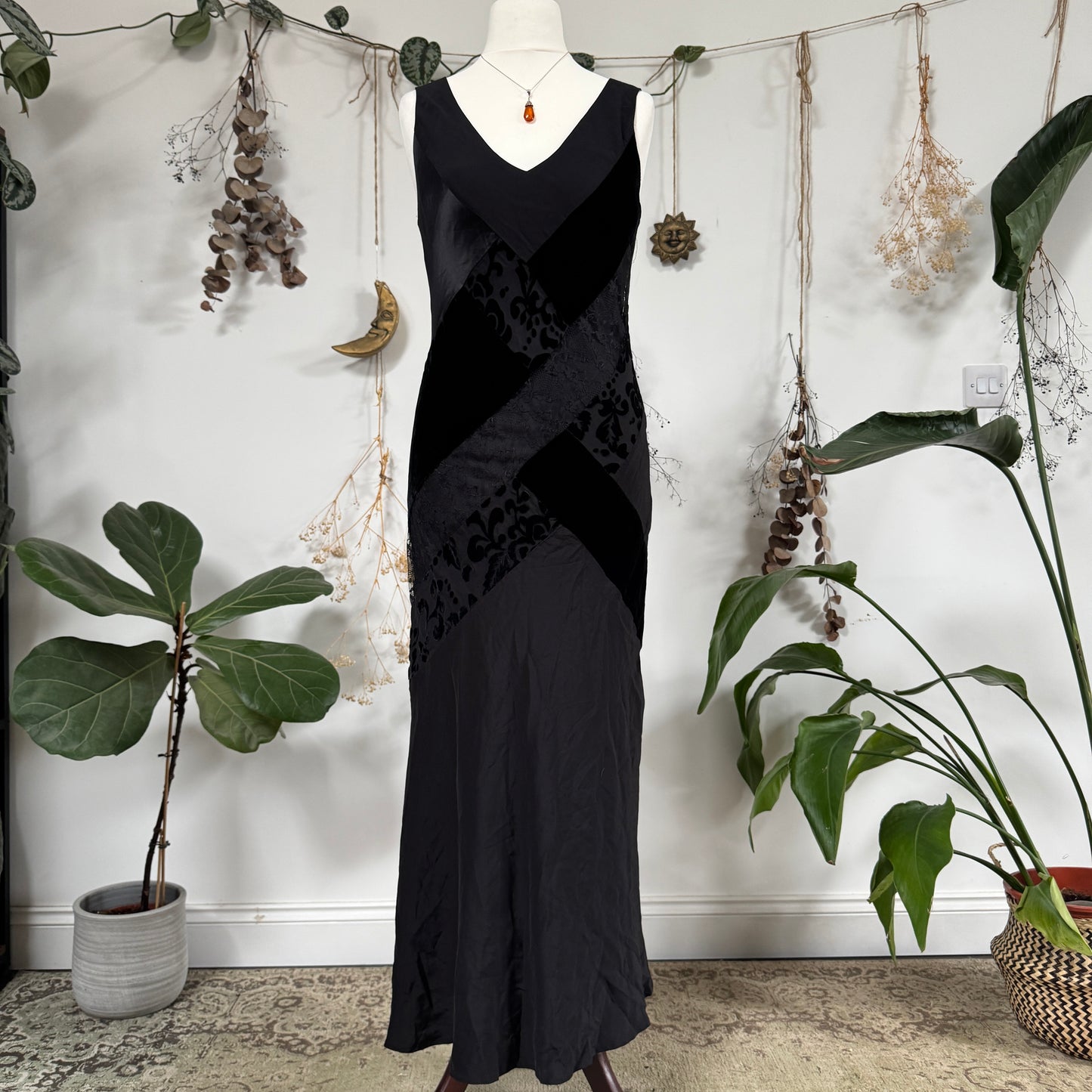 Black velvet dress - size M