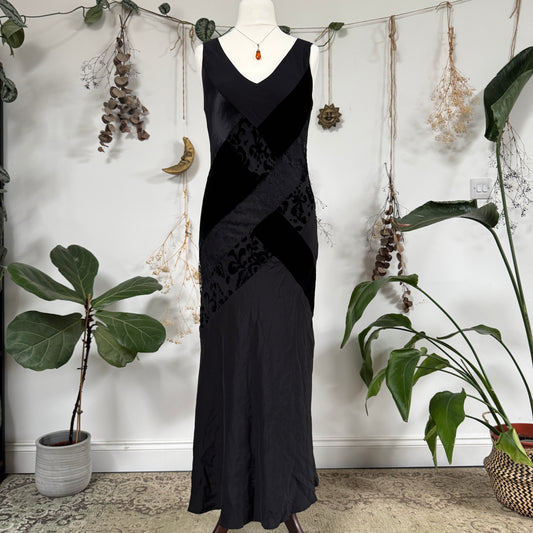 Black velvet dress - size M