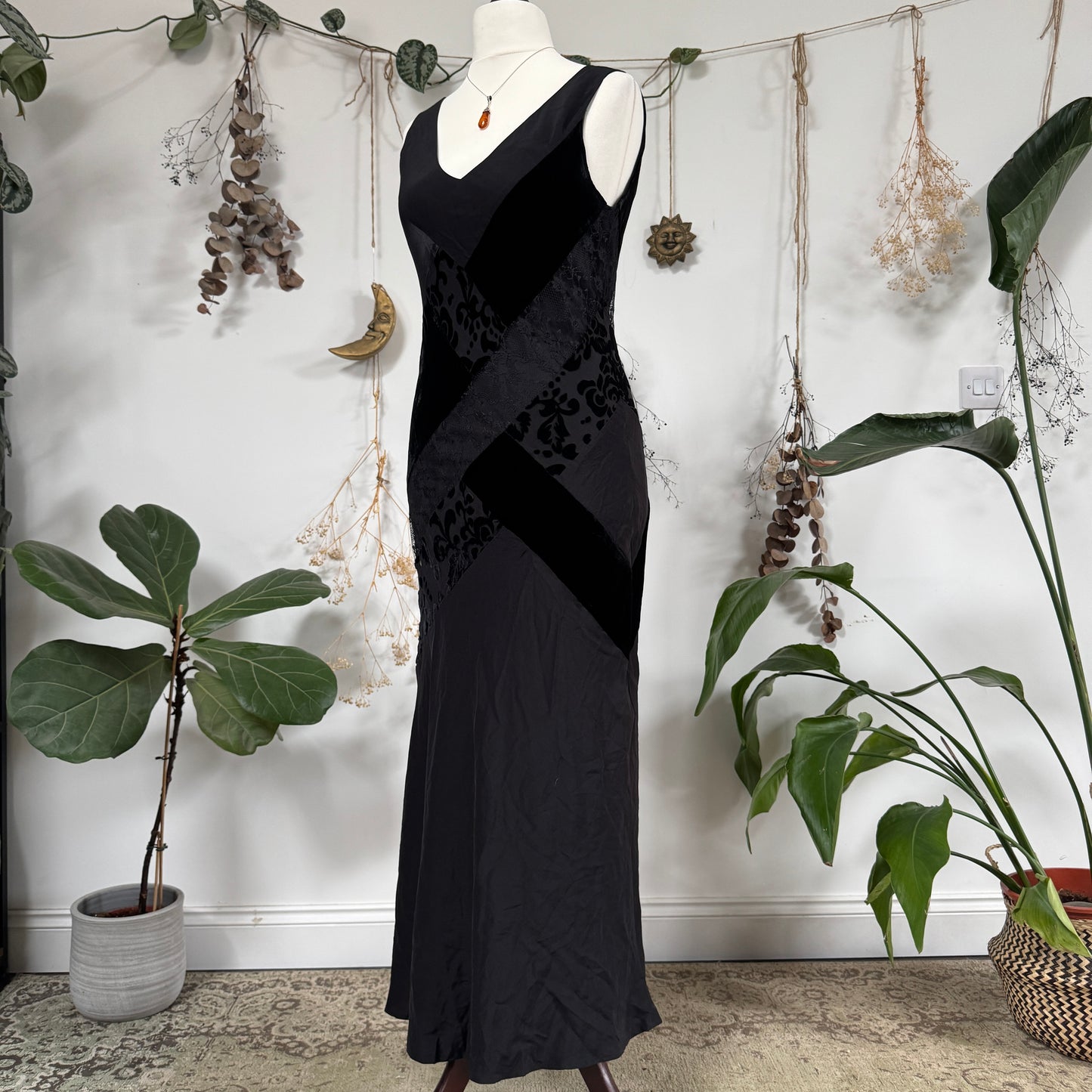 Black velvet dress - size M