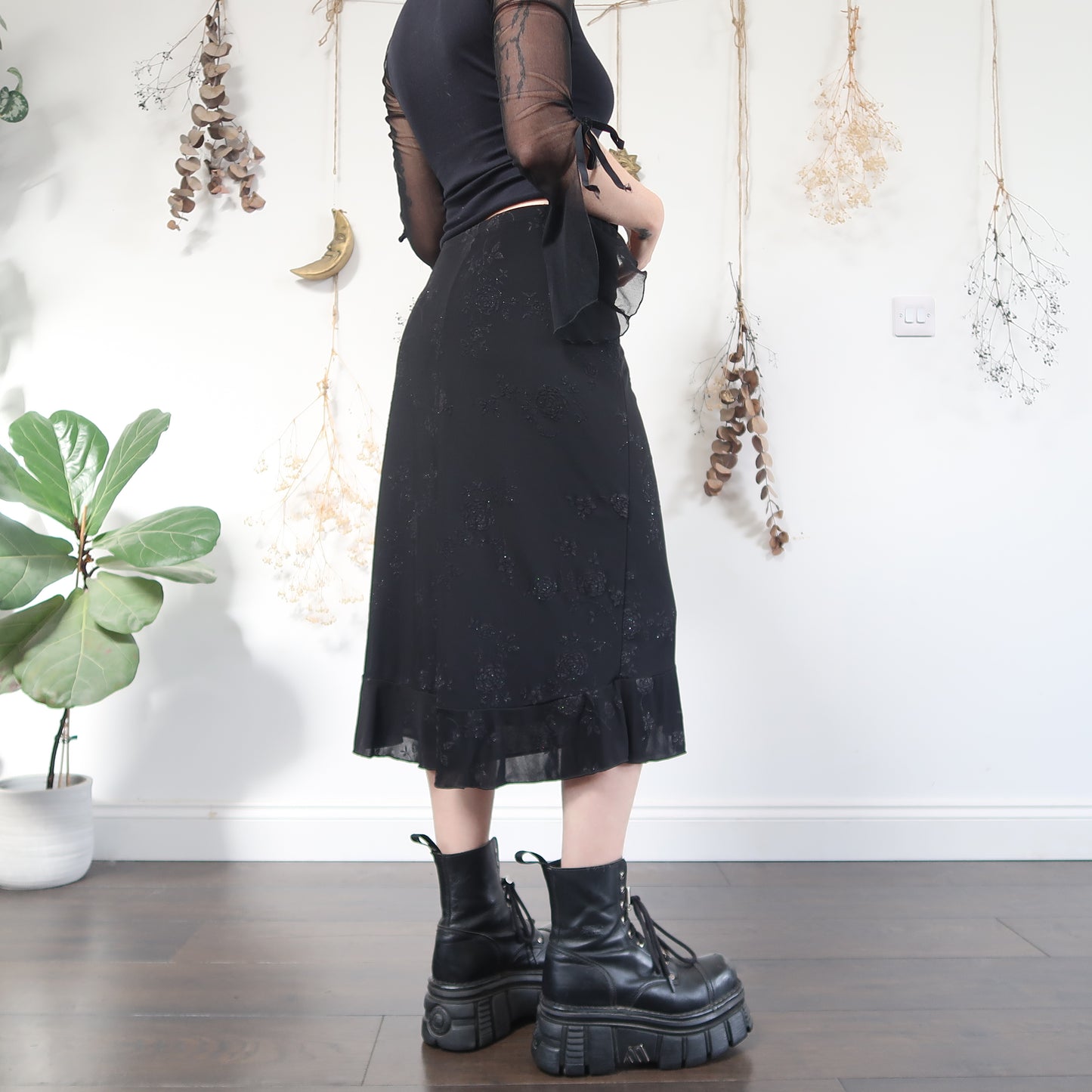 Black floral skirt - size L/XL