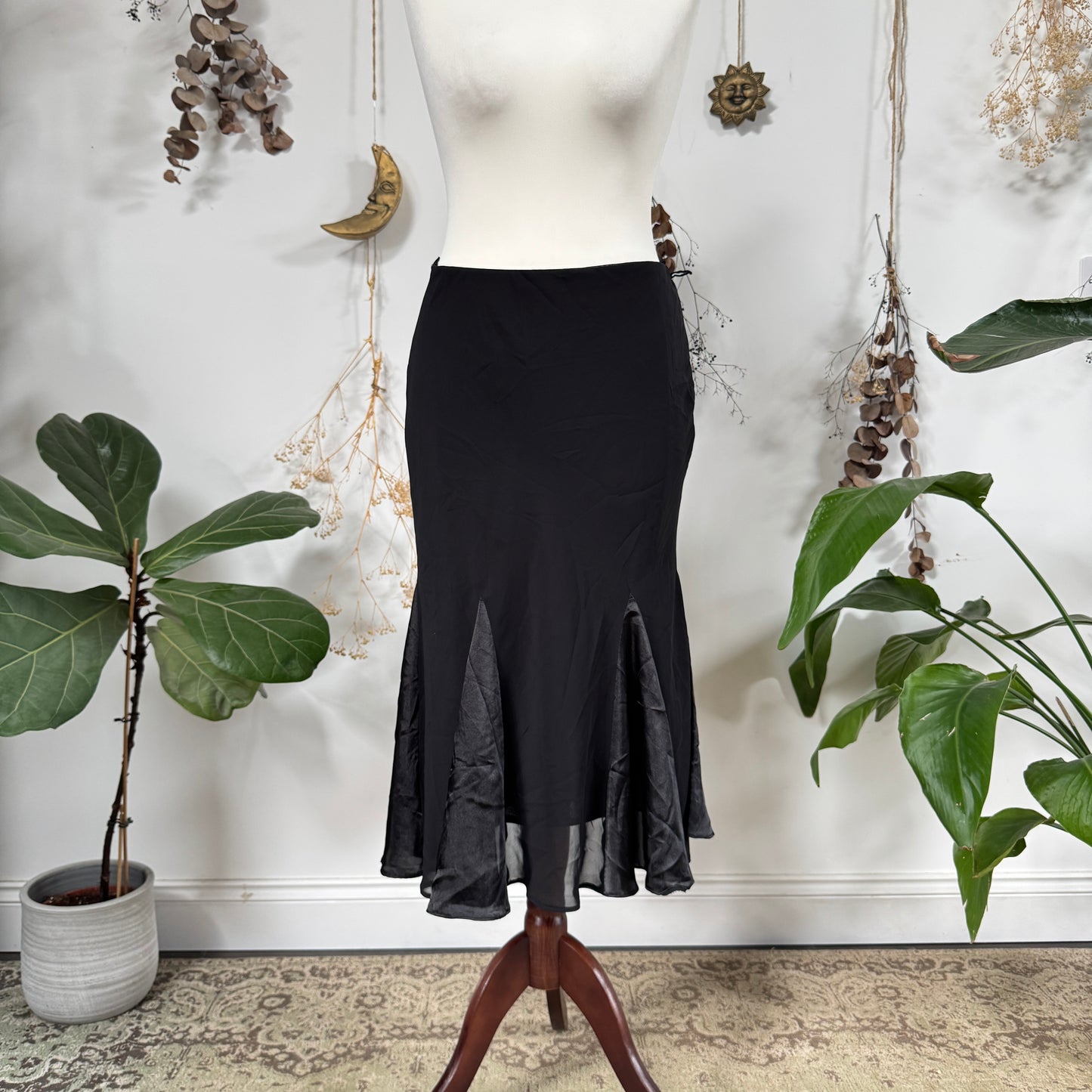 Black midi skirt - size M