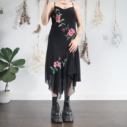 Black embroidered dress - size M/L