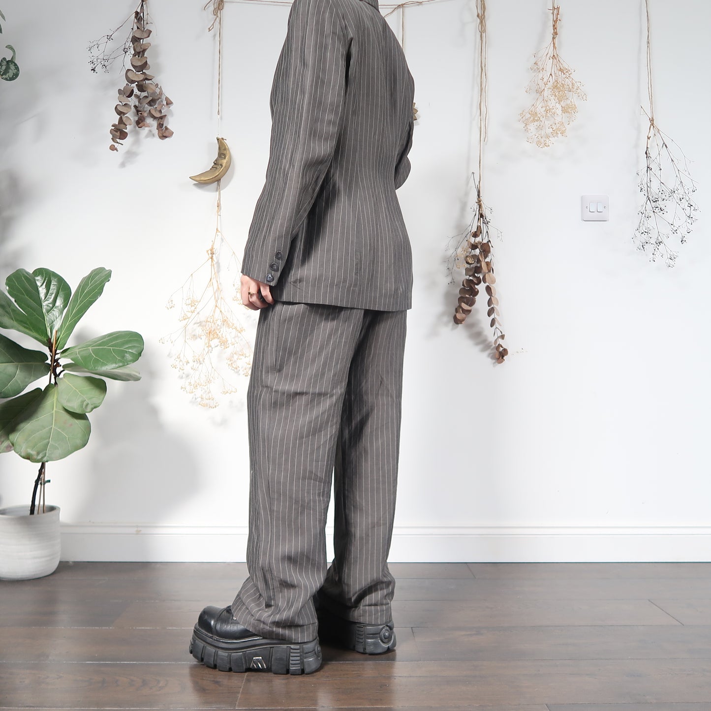 Grey pinstripe suit - size M