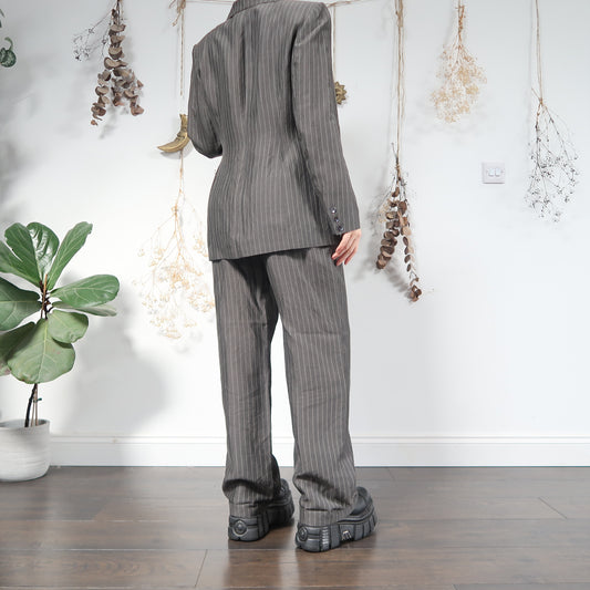 Grey pinstripe suit - size M