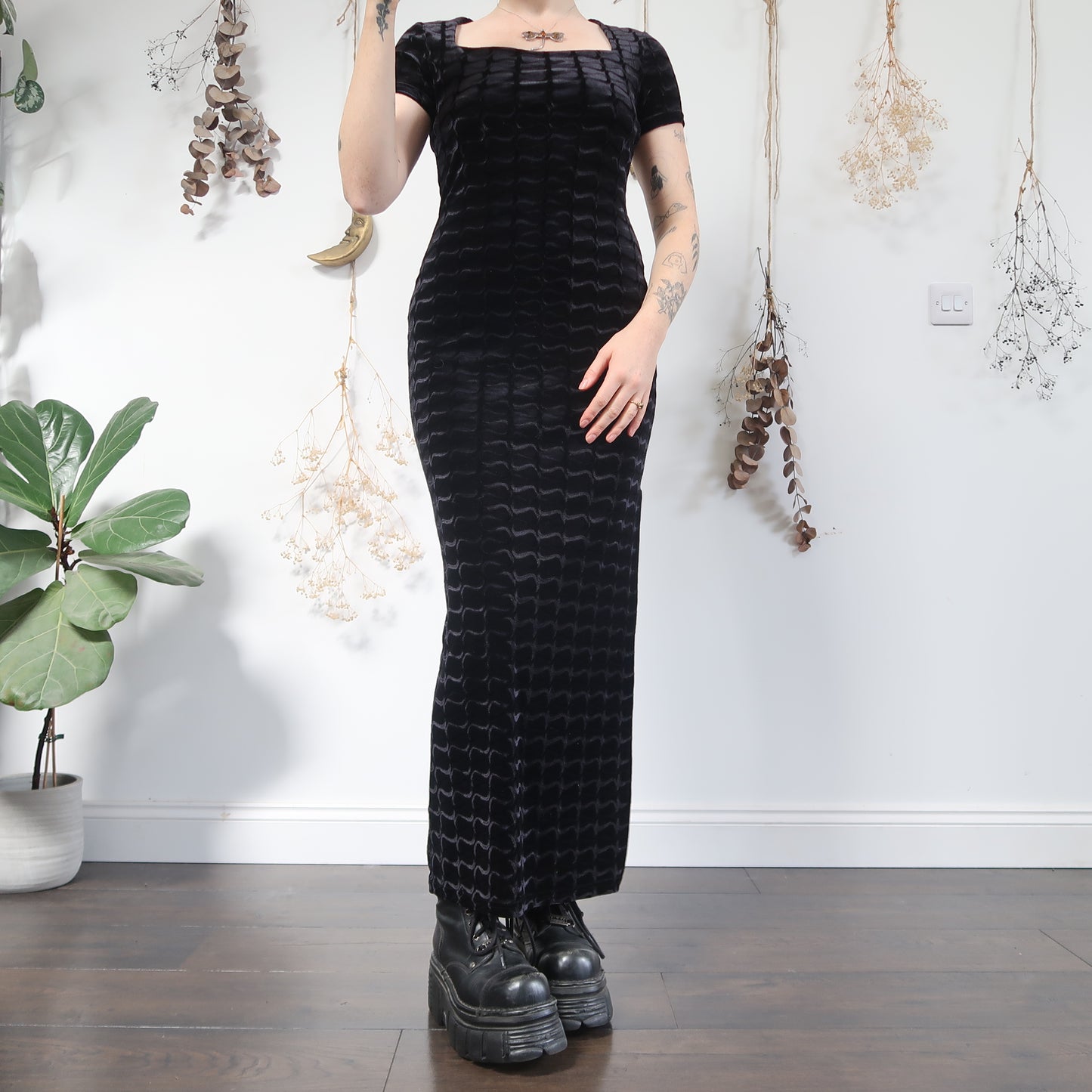 Black velvet dress - size M