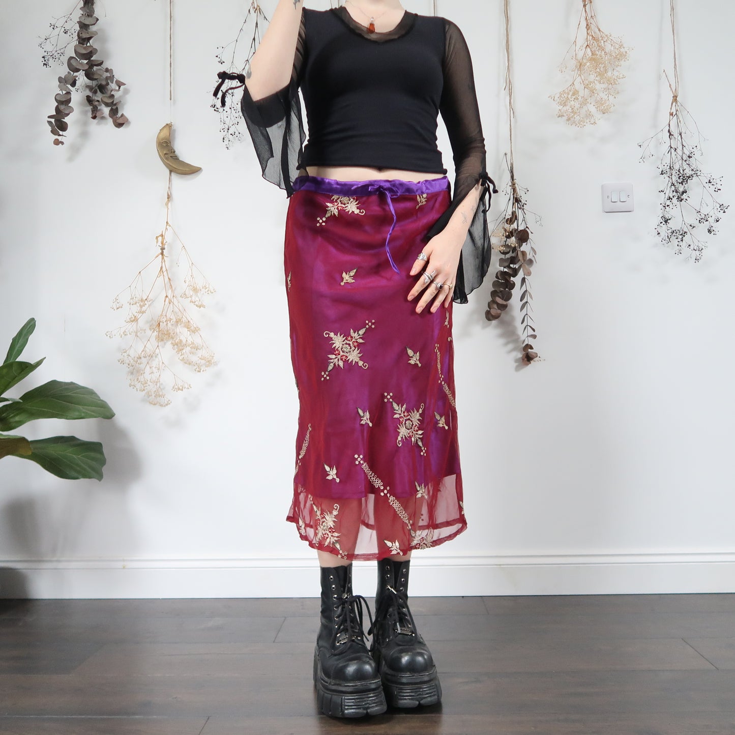 Embroidered skirt - size L