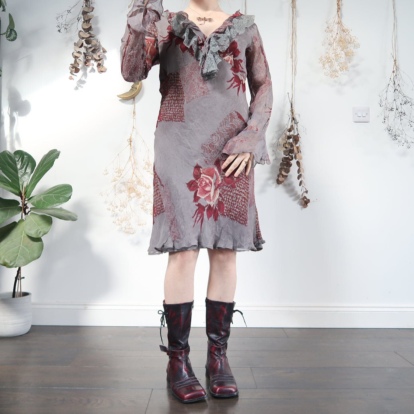 Grey ruffle dress - size M/L