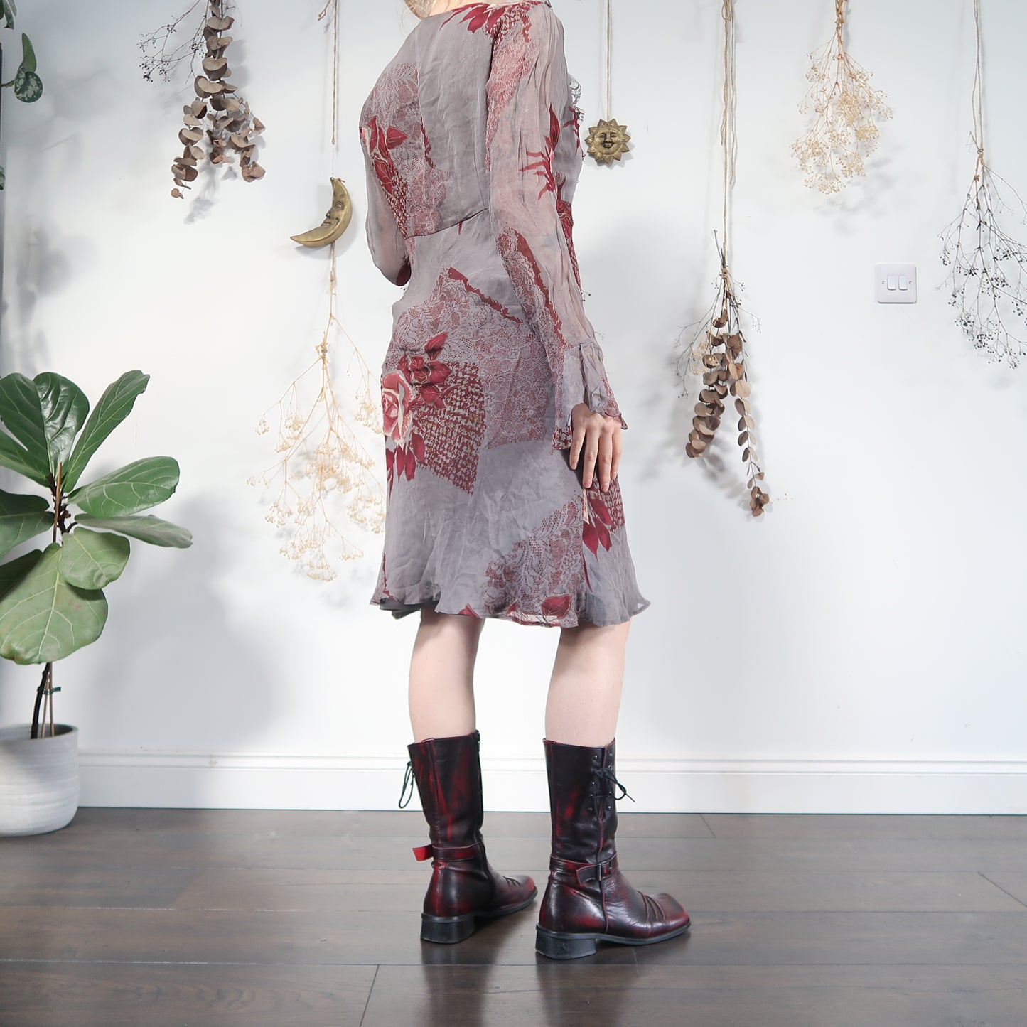 Grey ruffle dress - size M/L