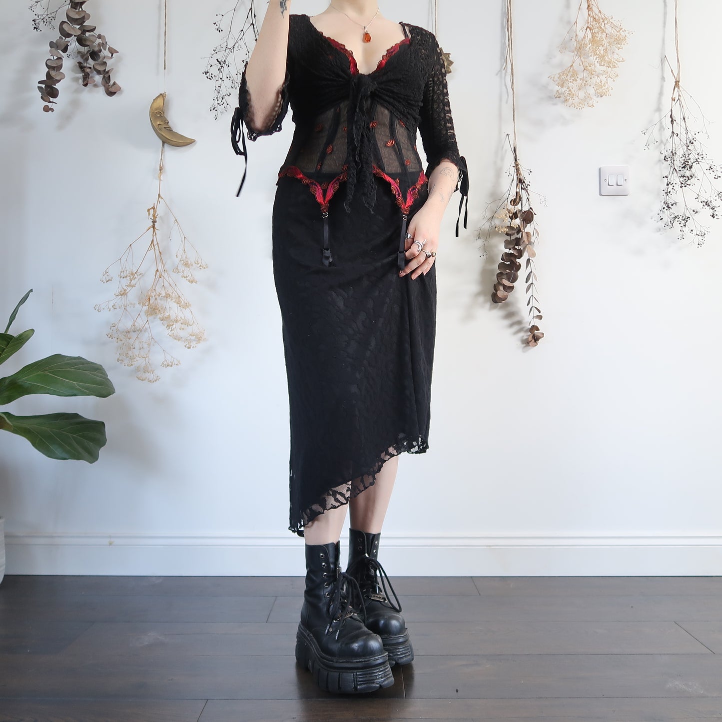 Black asymmetric skirt - size M