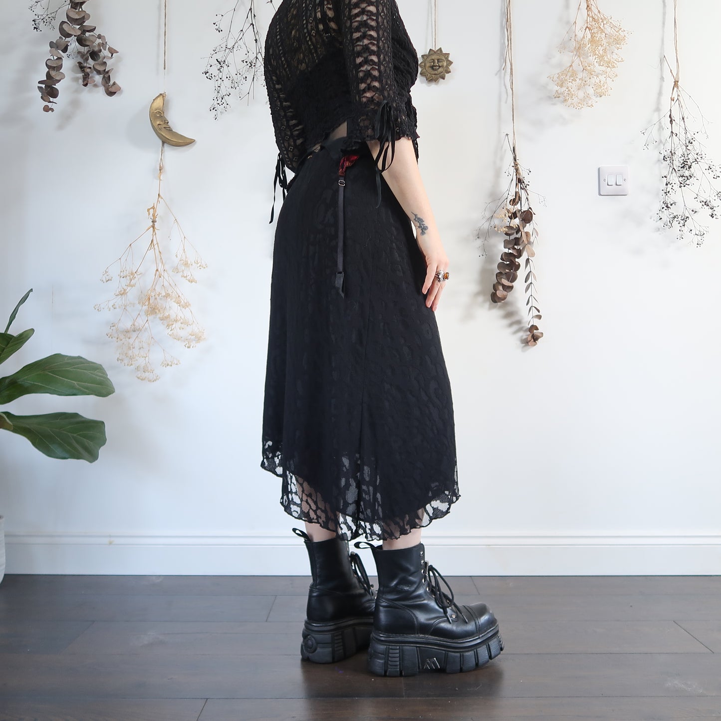 Black asymmetric skirt - size M