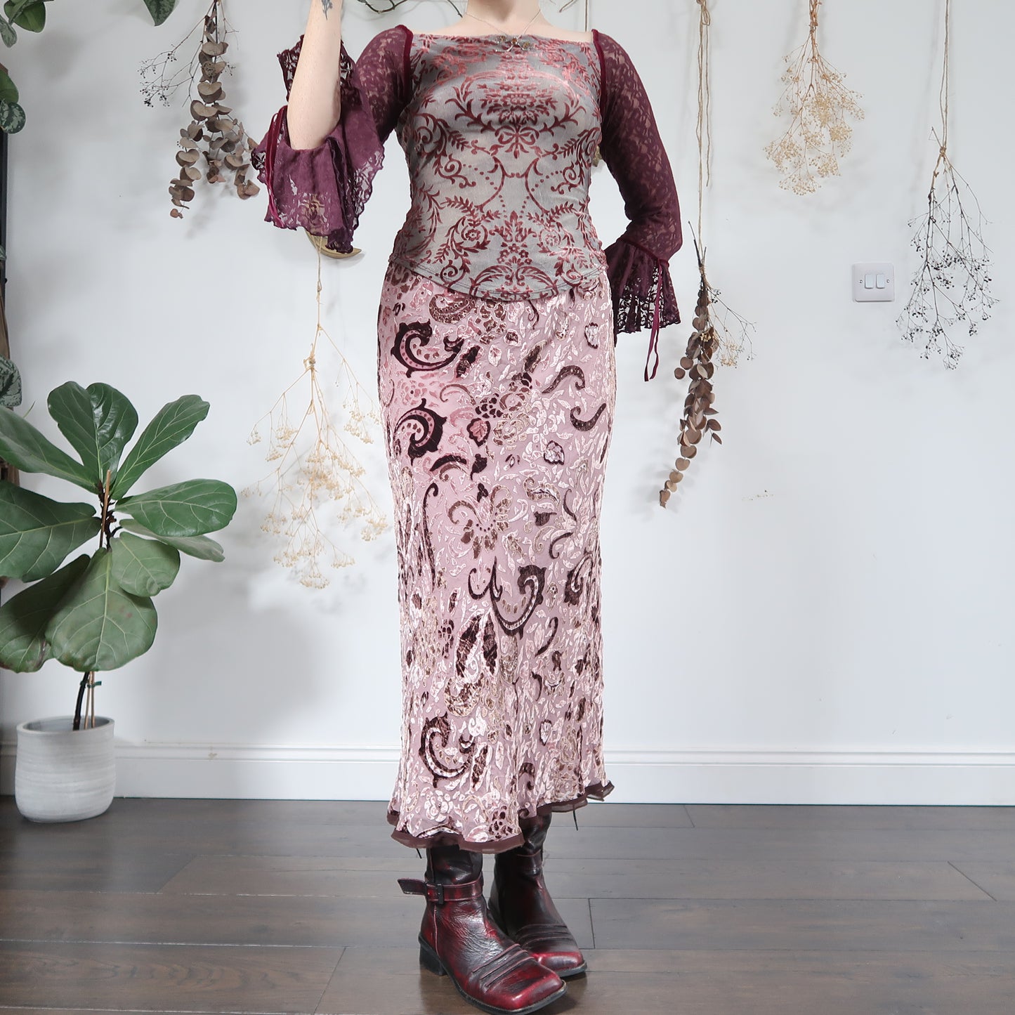 Pink velvet embossed skirt - size XL/XXL