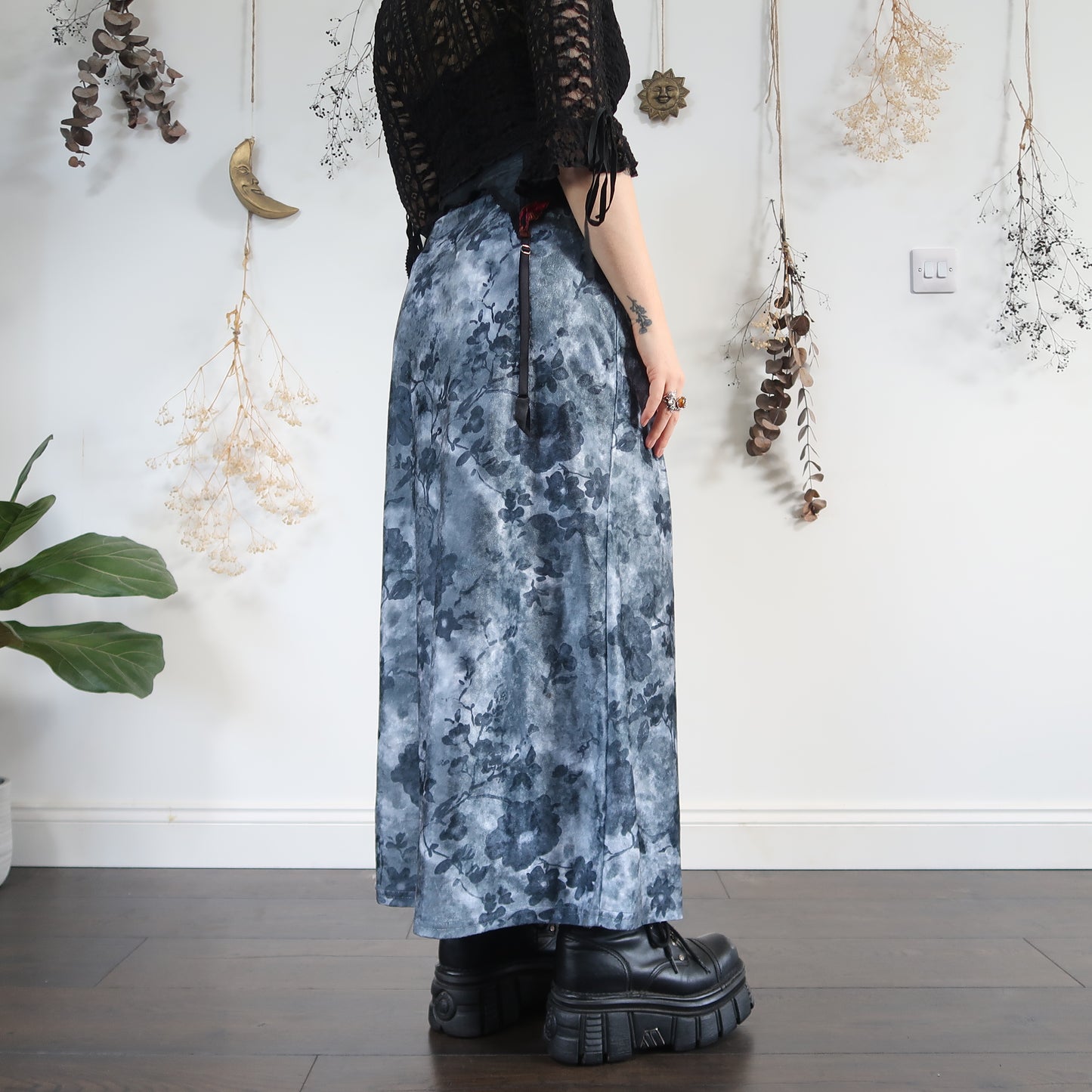 Velvet floral wrap skirt - size S