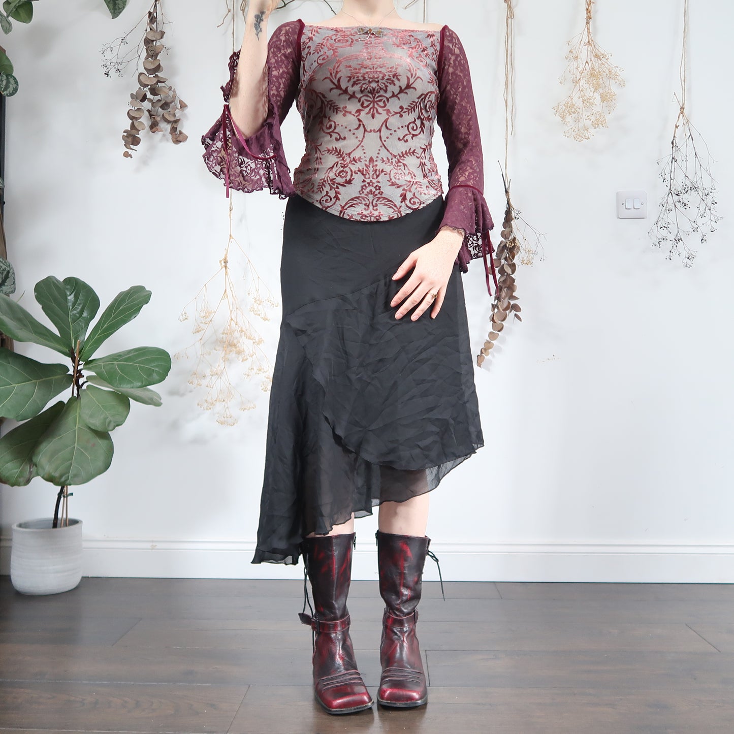 Black asymmetric skirt - size M