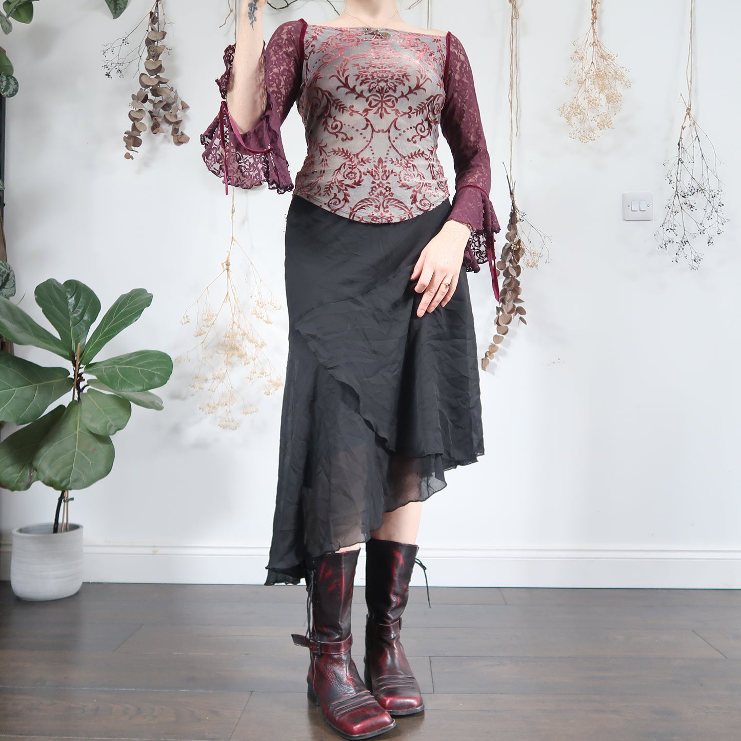 Black asymmetric skirt - size M