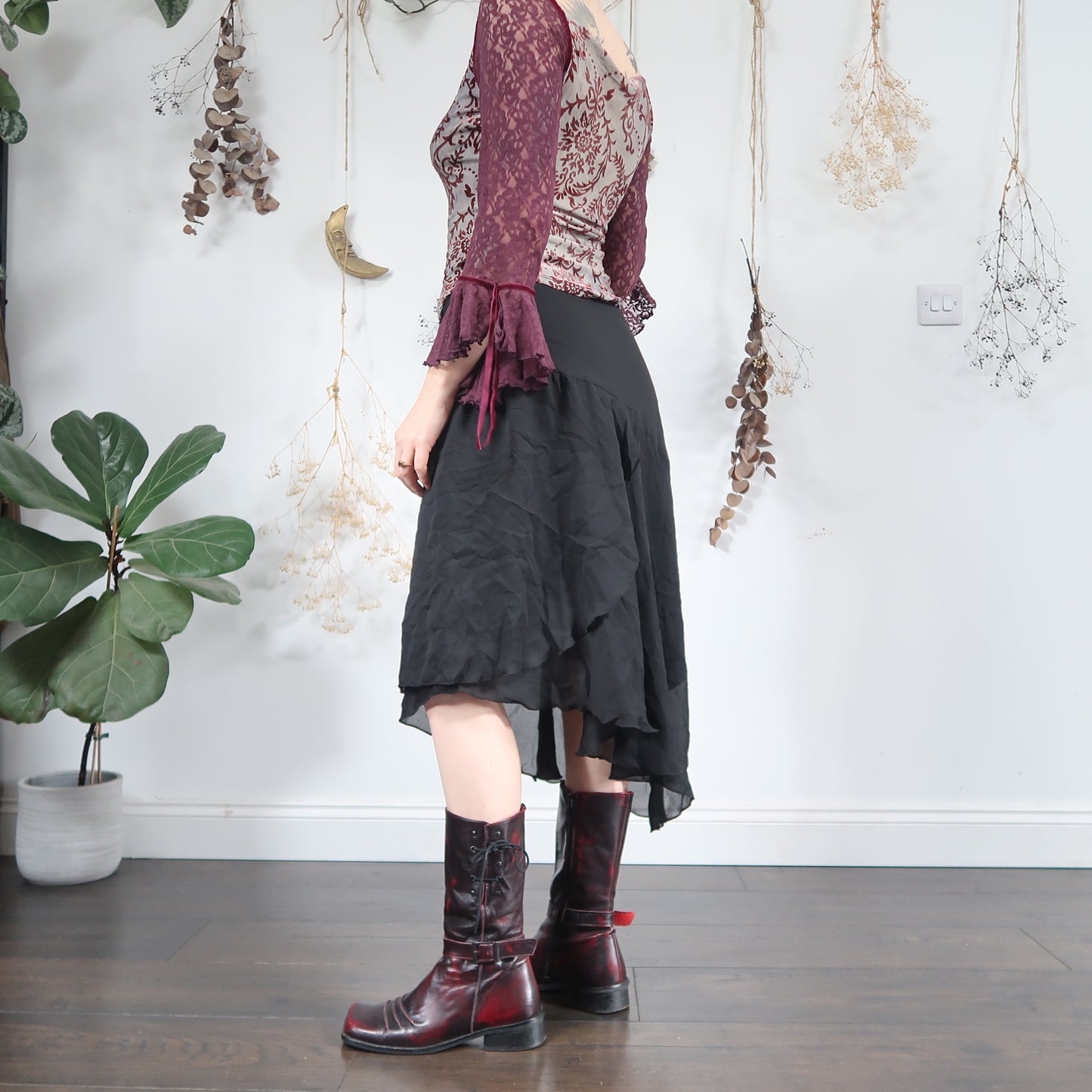 Black asymmetric skirt - size M