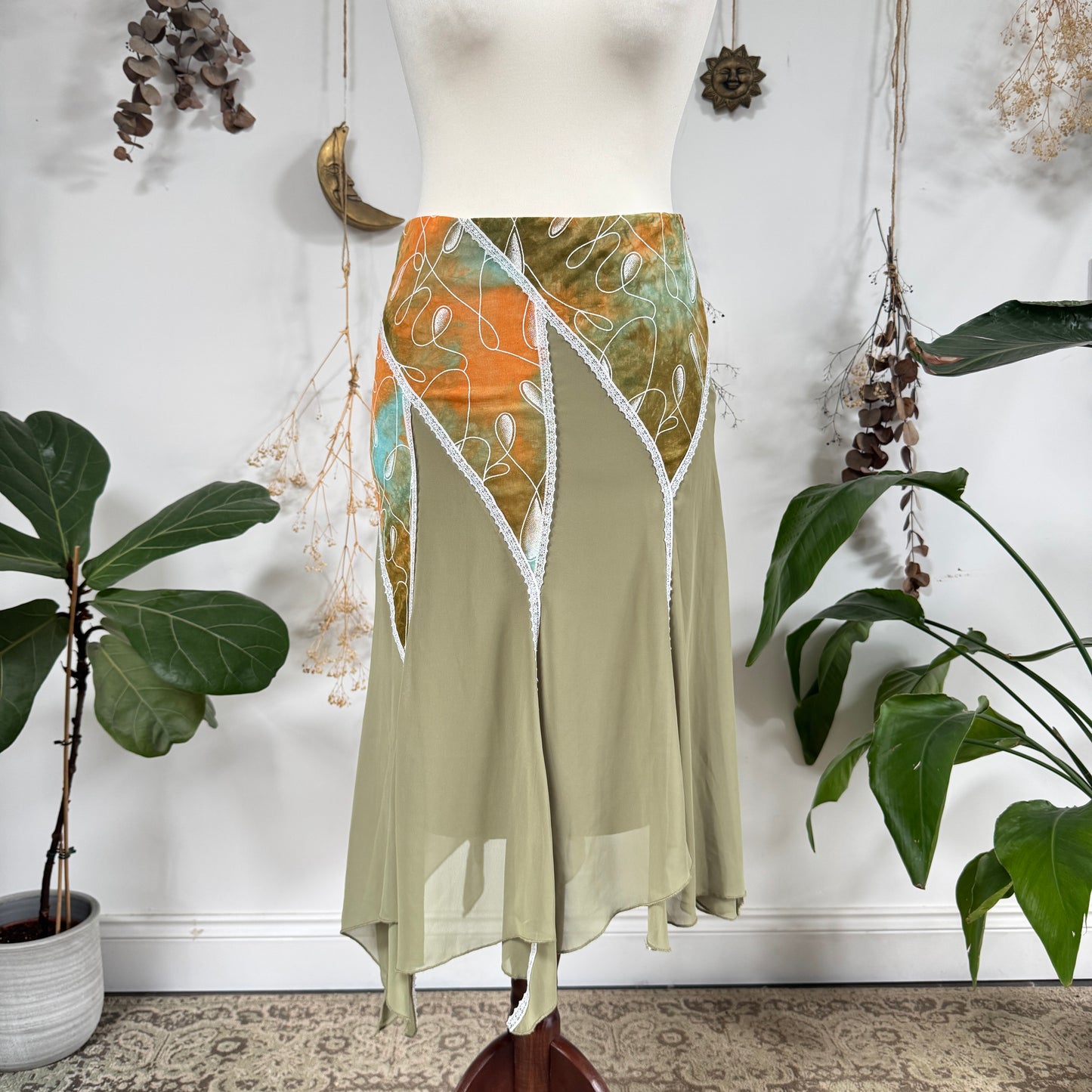 Asymmetric flowy skirt - size M