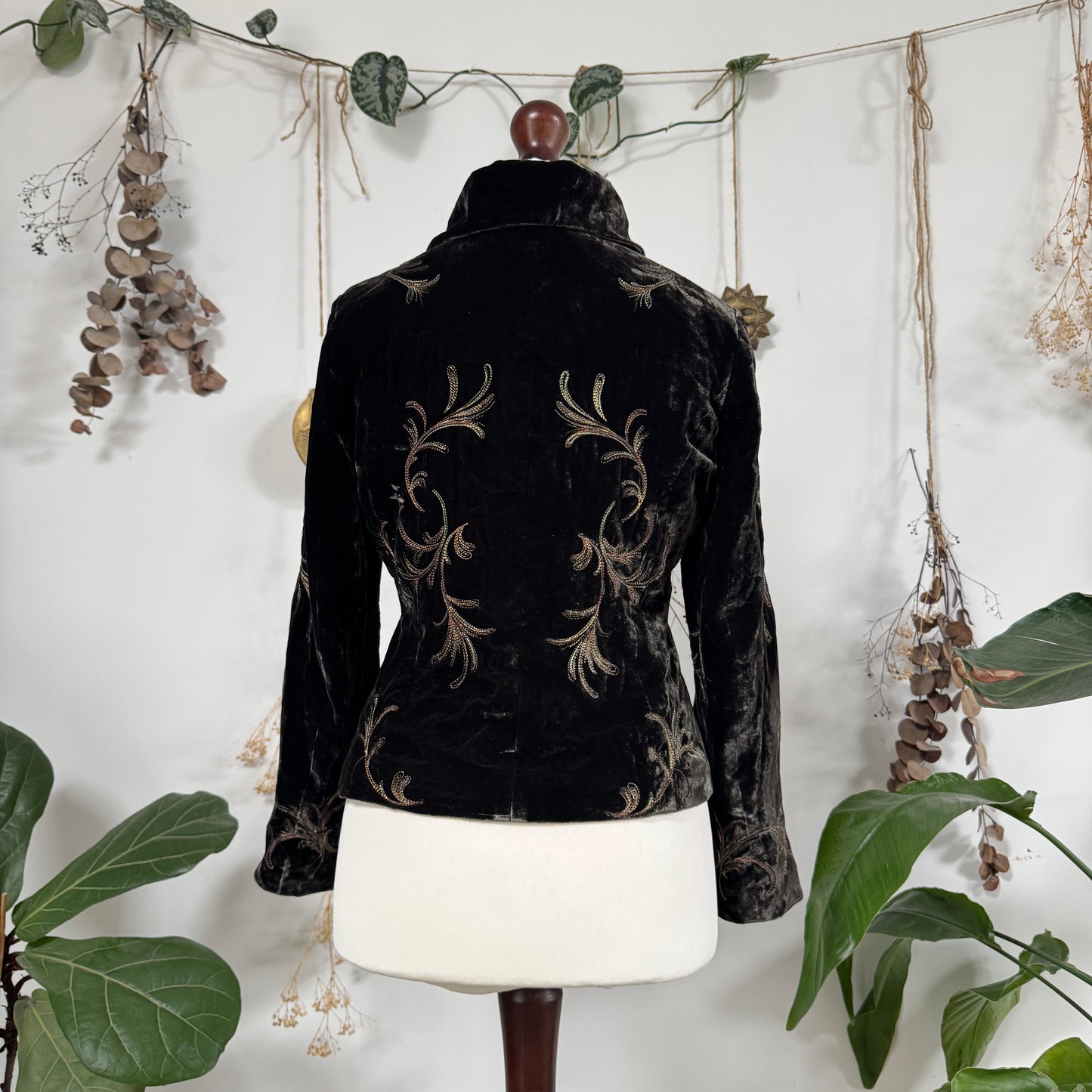Embroidered green velvet jacket - size M