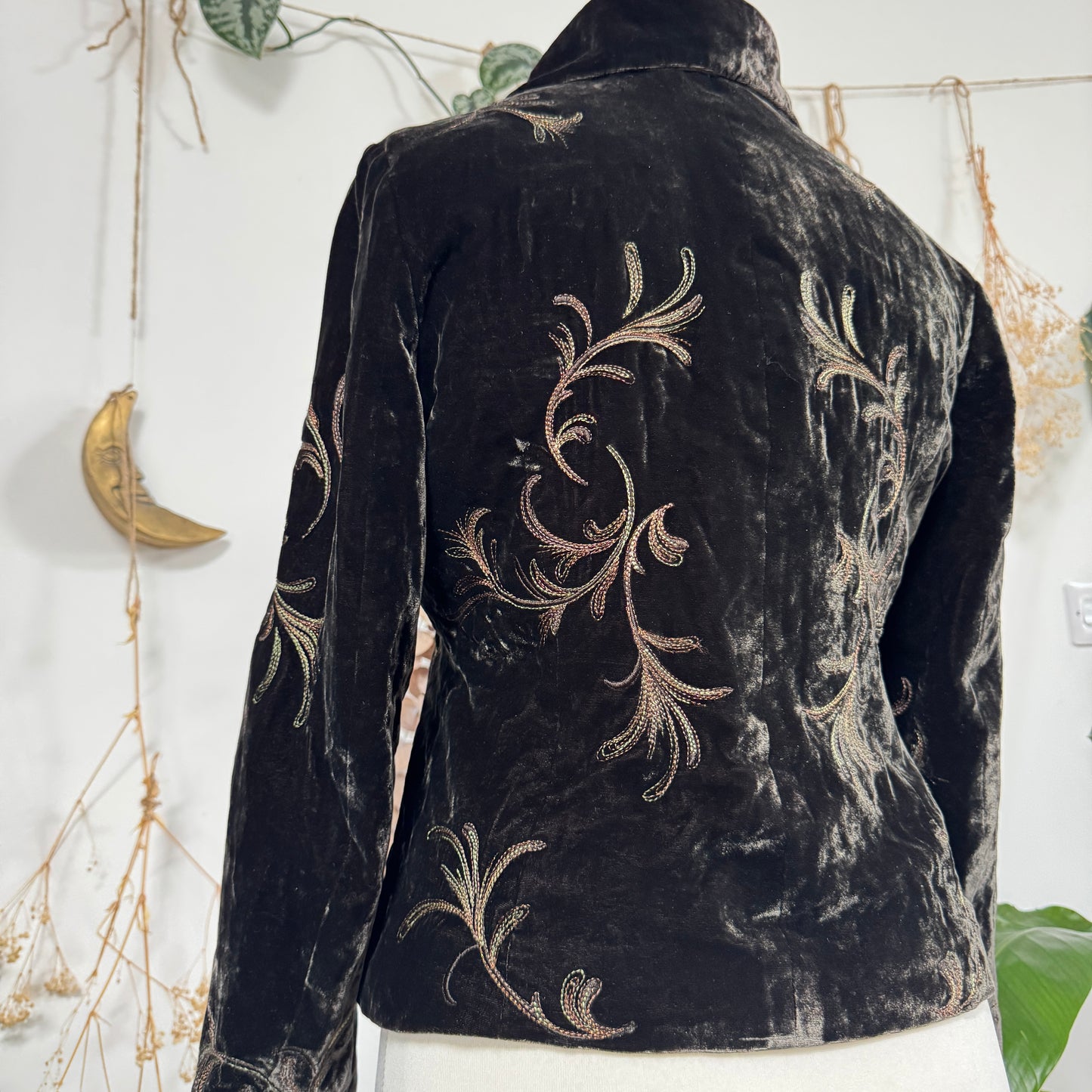 Embroidered green velvet jacket - size M