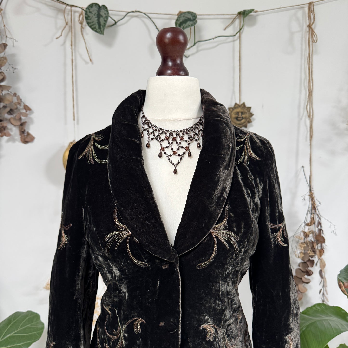 Embroidered green velvet jacket - size M
