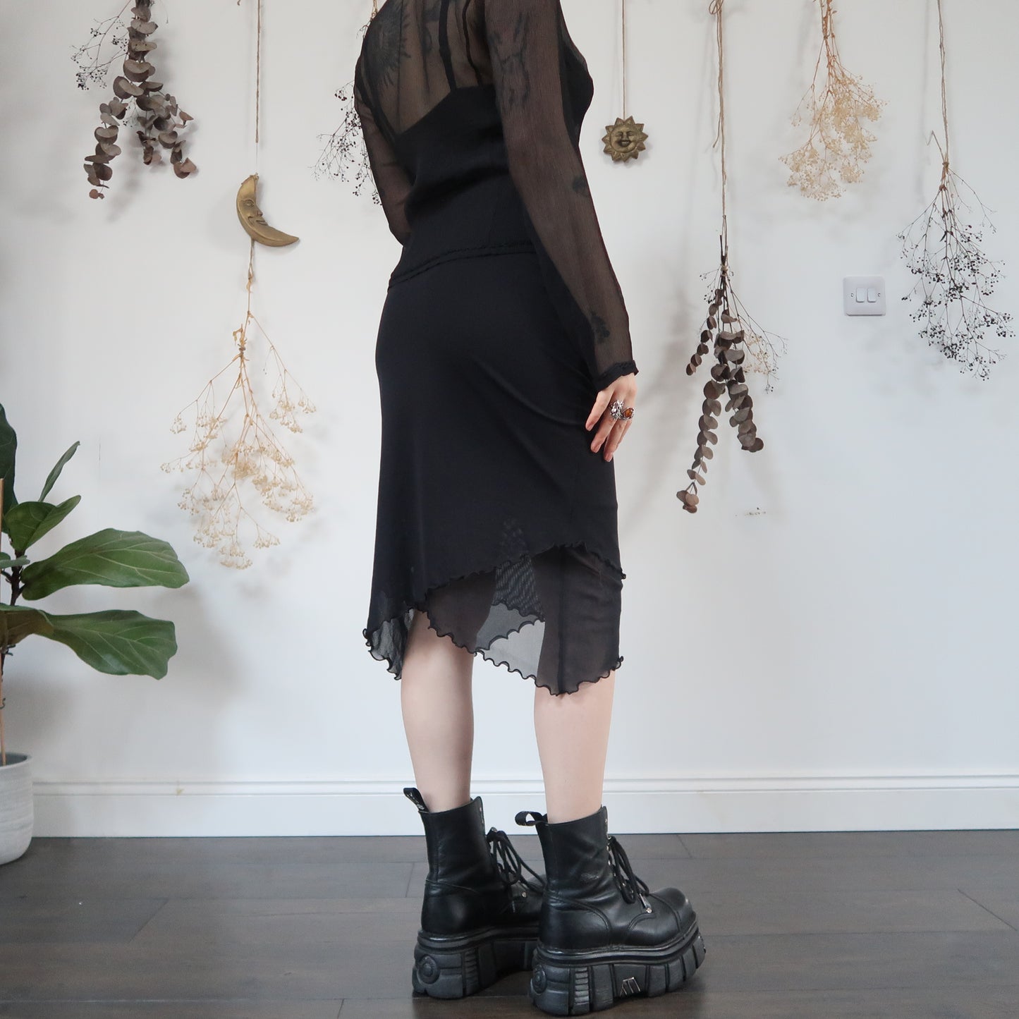 Black mesh skirt - size M