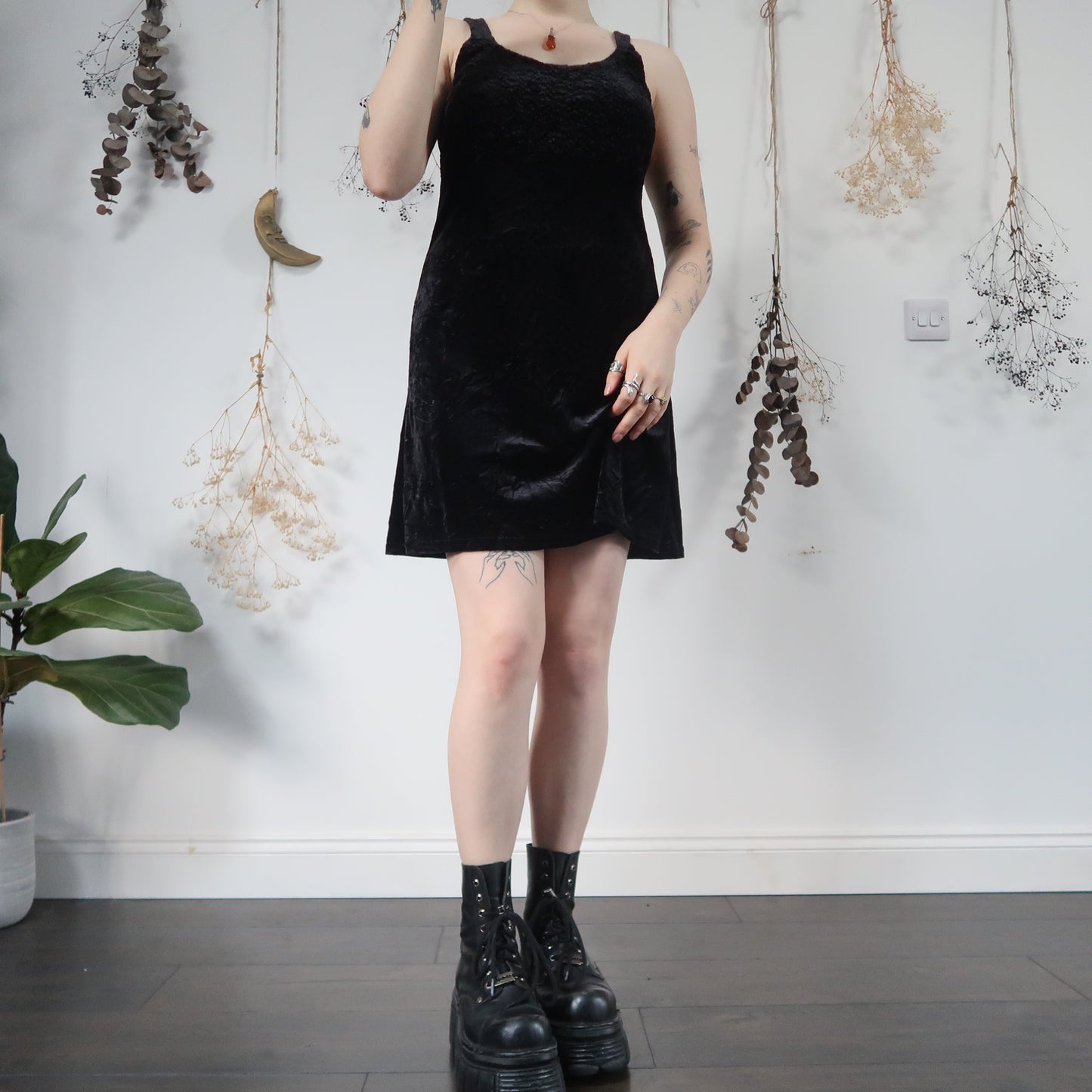Black velvet dress - size M