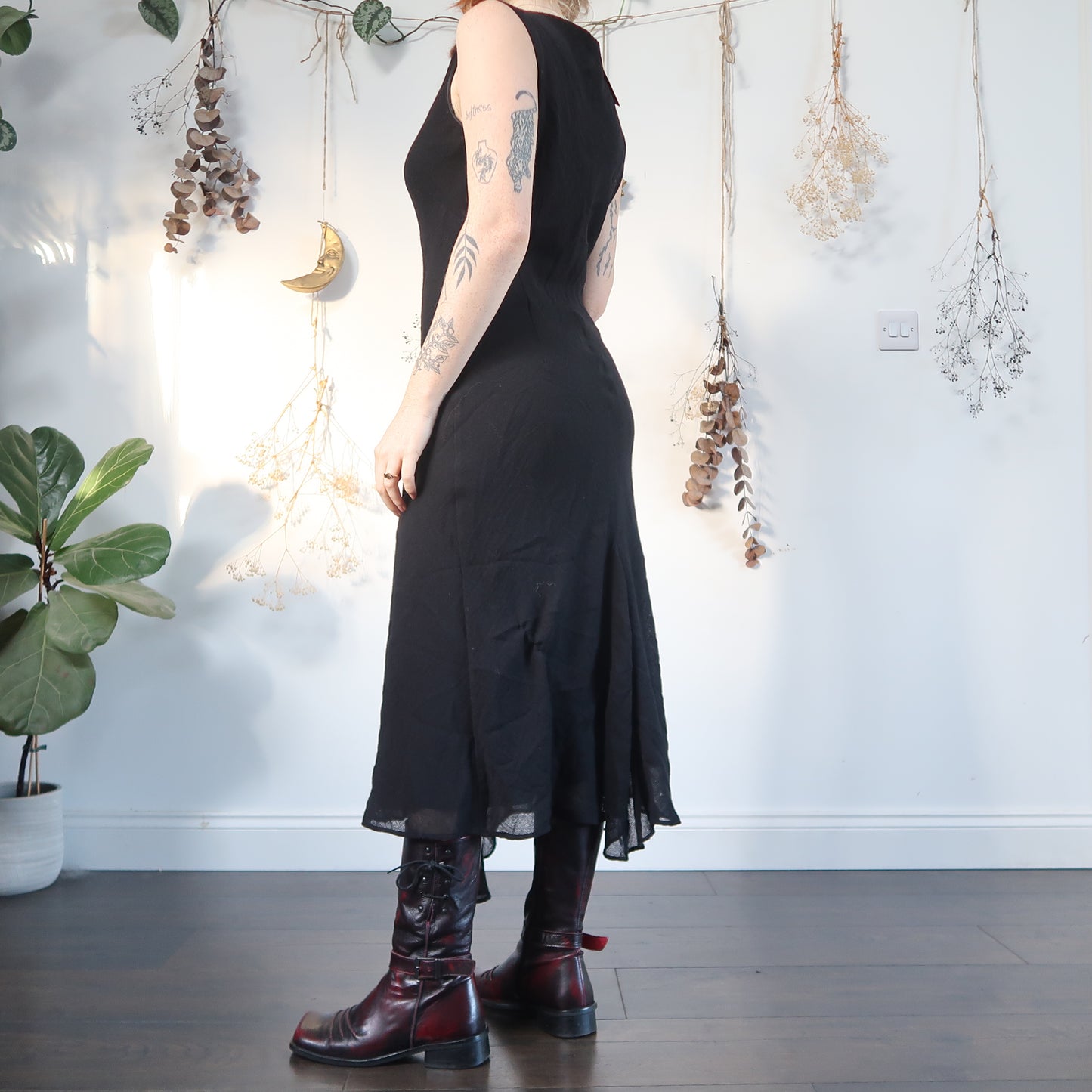 Embroidered dress - size M