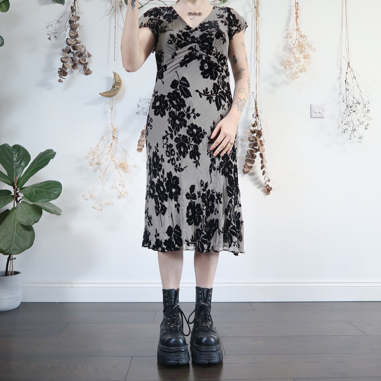 Black floral velvet dress - size M