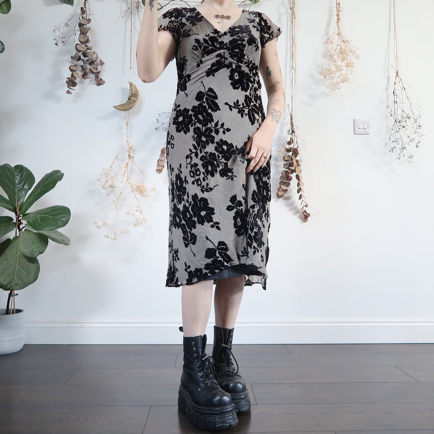 Black floral velvet dress - size M