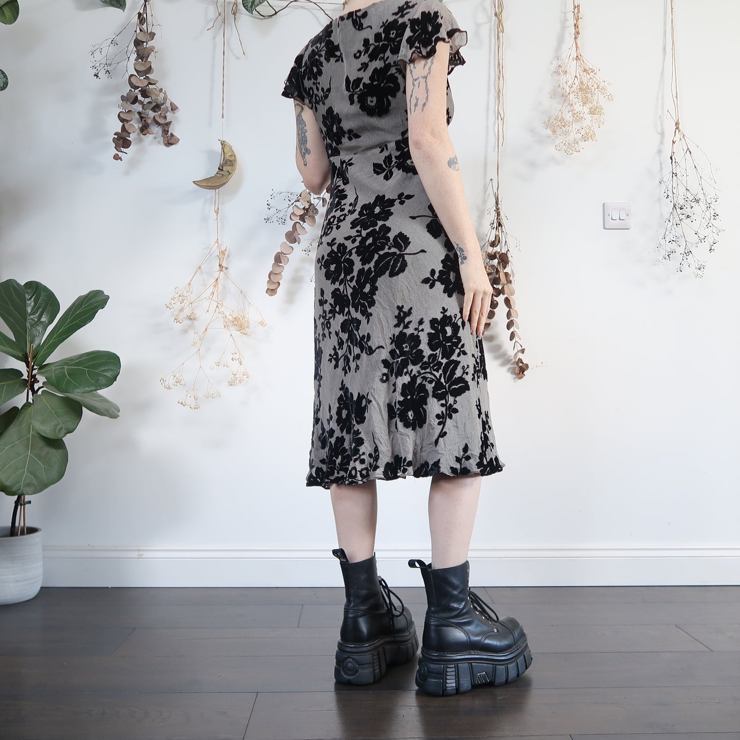 Black floral velvet dress - size M