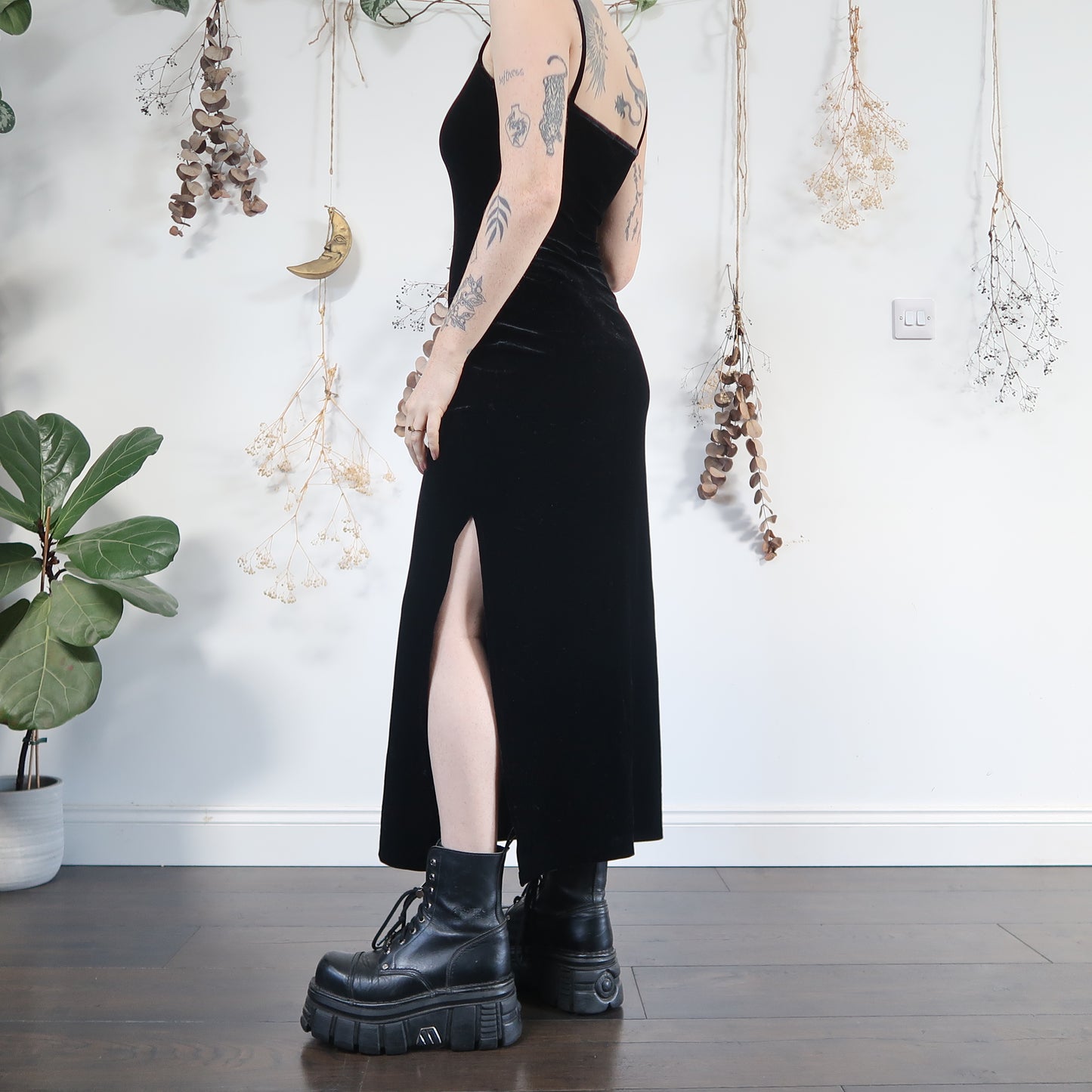 Black velvet dress - size S