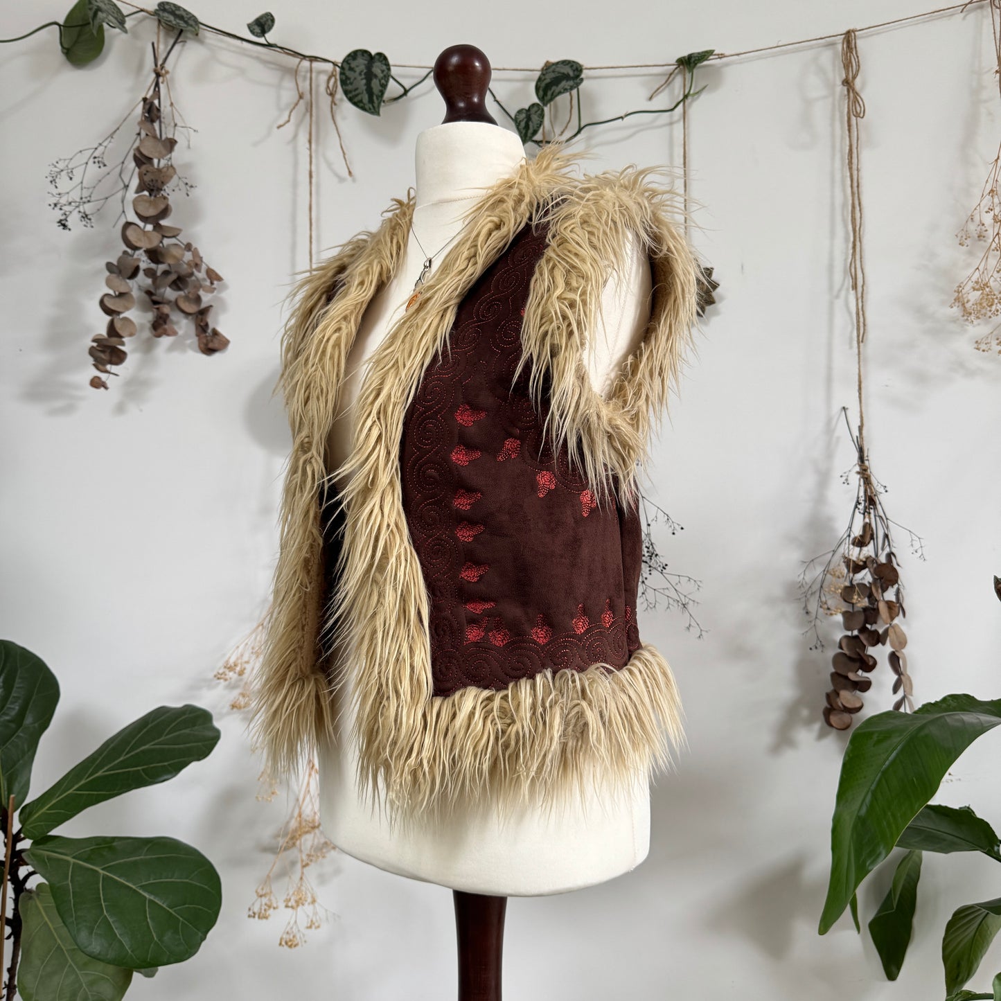 Embroidered waistcoat - size M