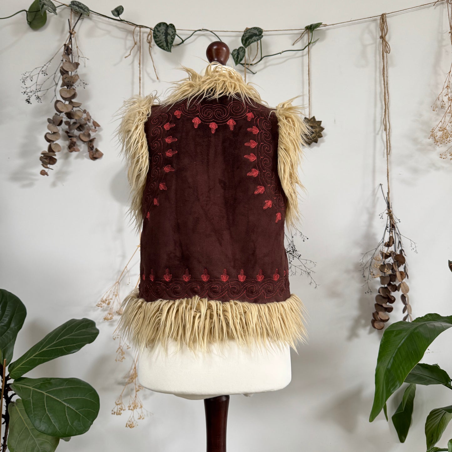 Embroidered waistcoat - size M