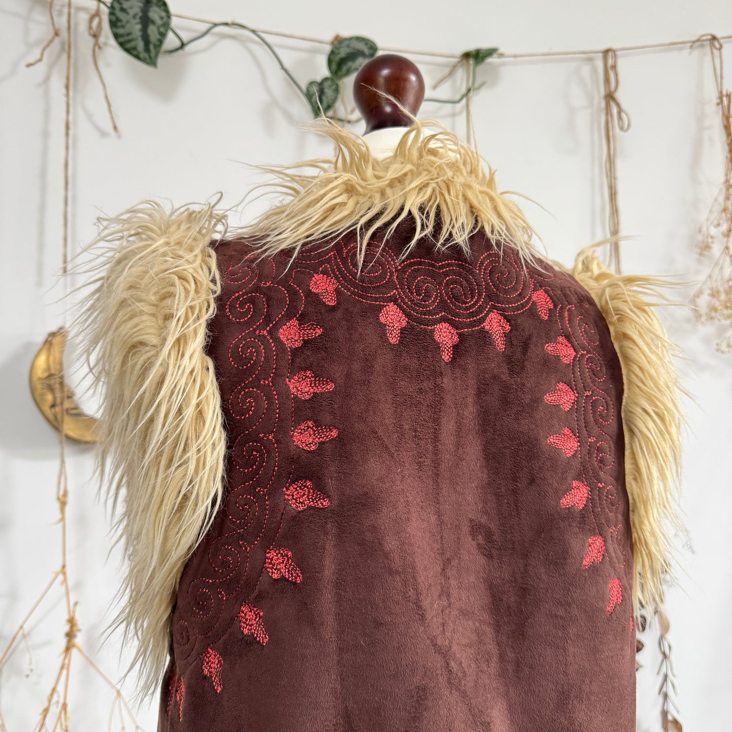 Embroidered waistcoat - size M