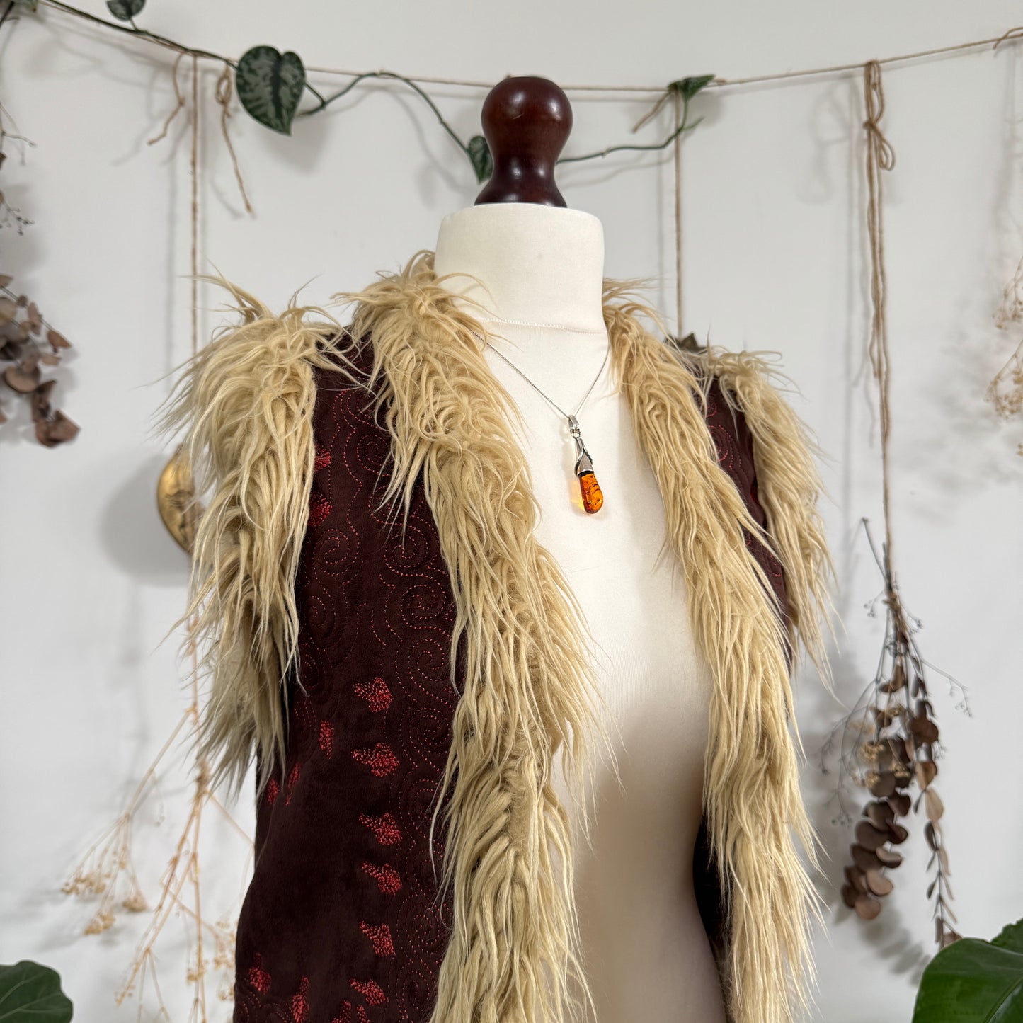 Embroidered waistcoat - size M