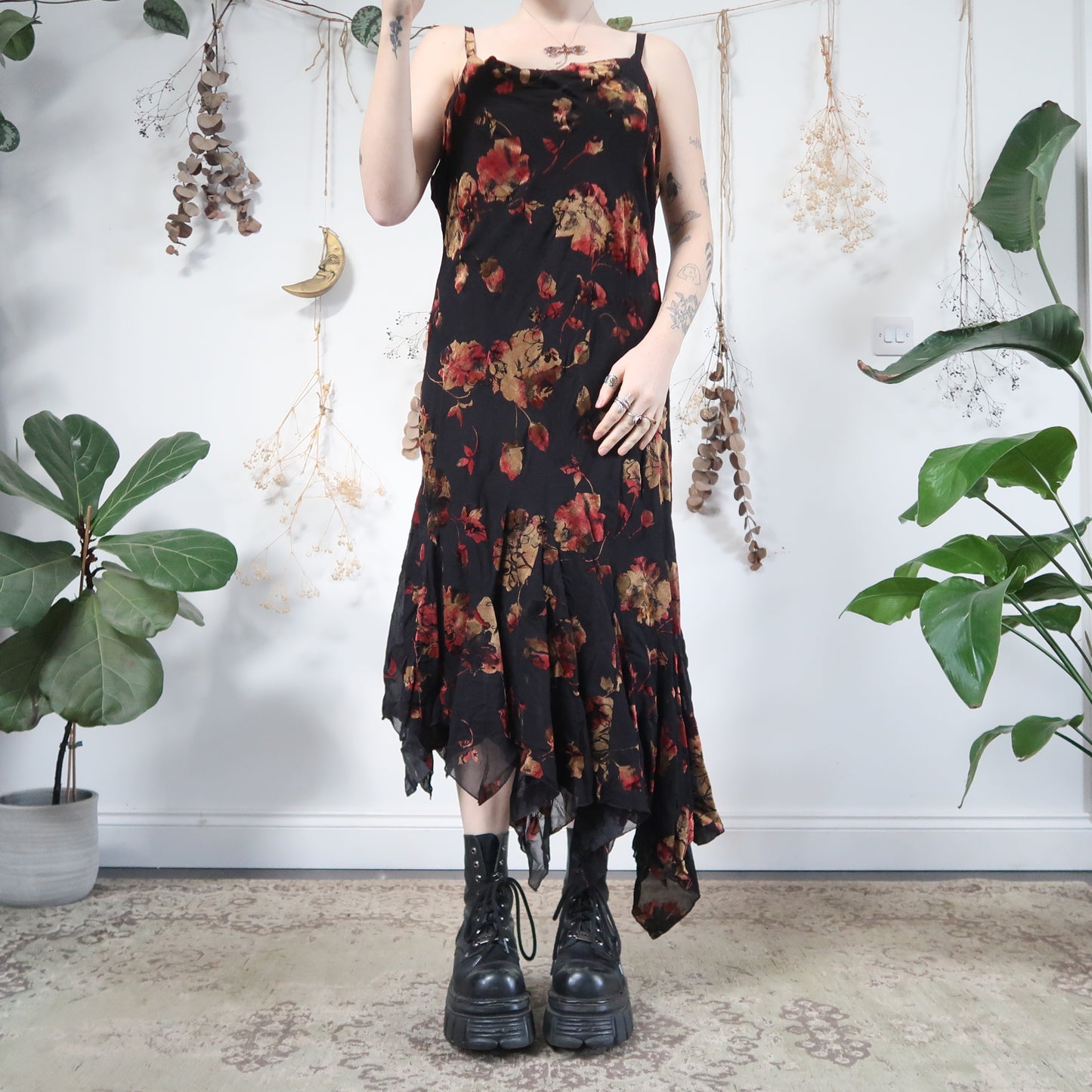 Floral embossed dress - size L