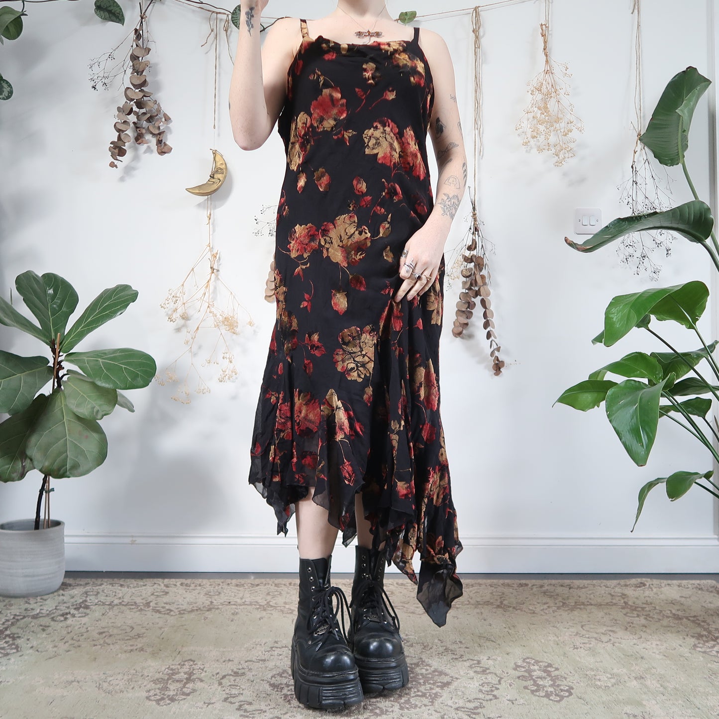 Floral embossed dress - size L