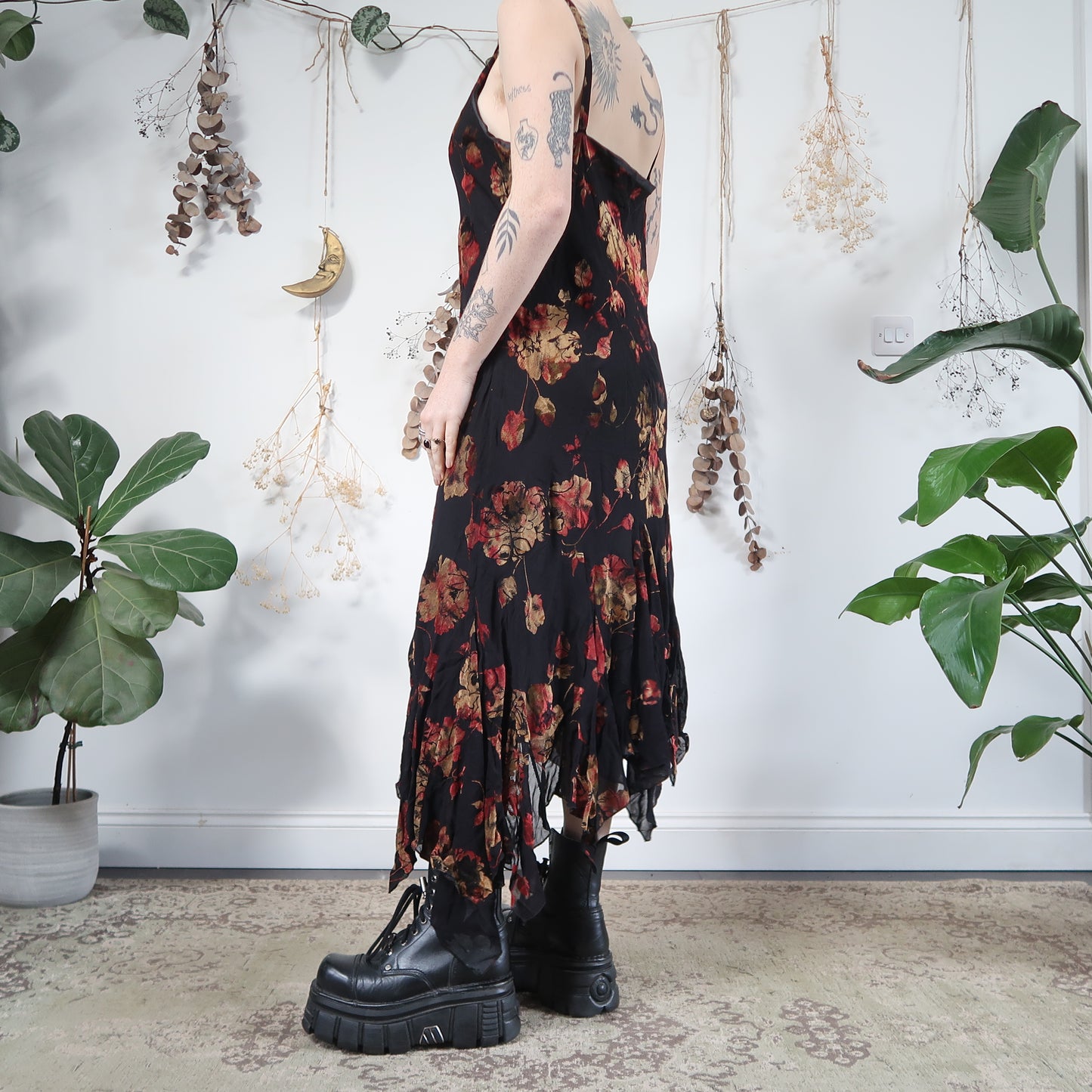 Floral embossed dress - size L