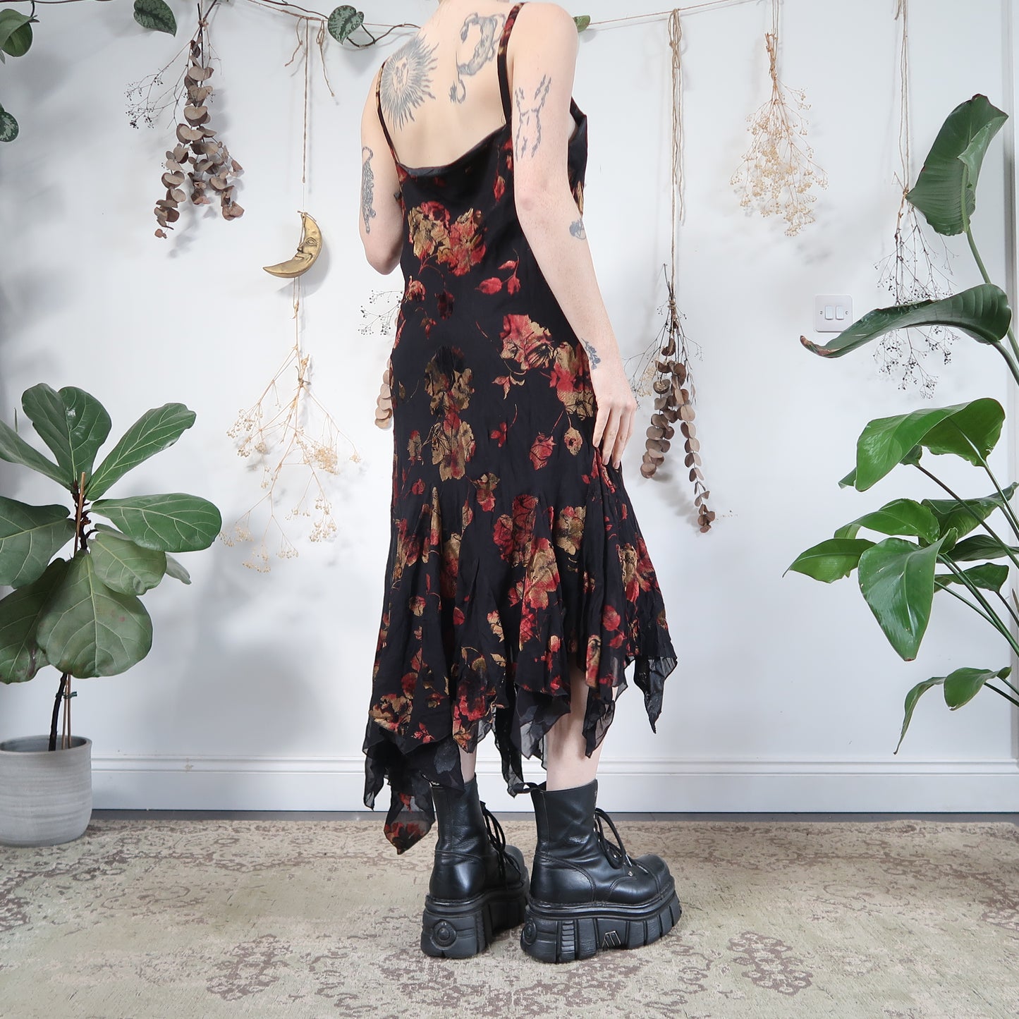 Floral embossed dress - size L