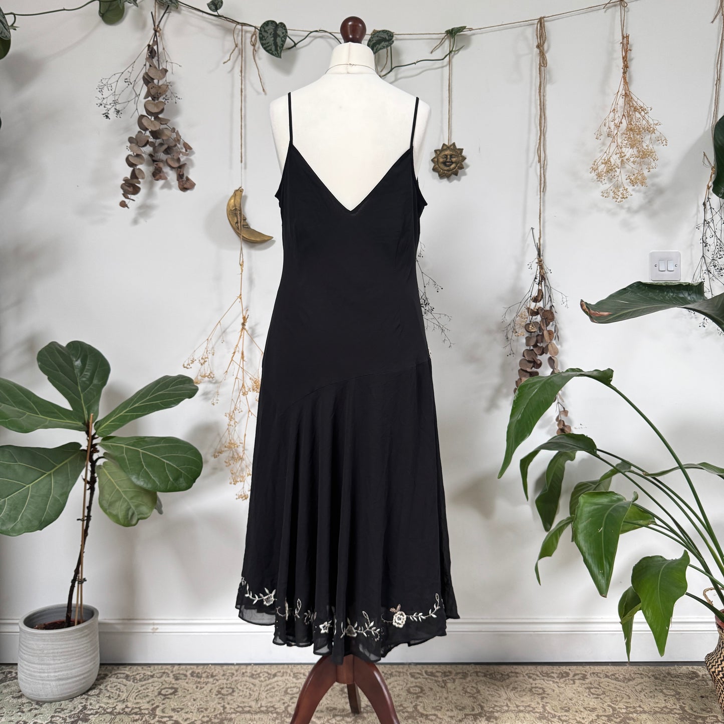 Embroidered dress - size L