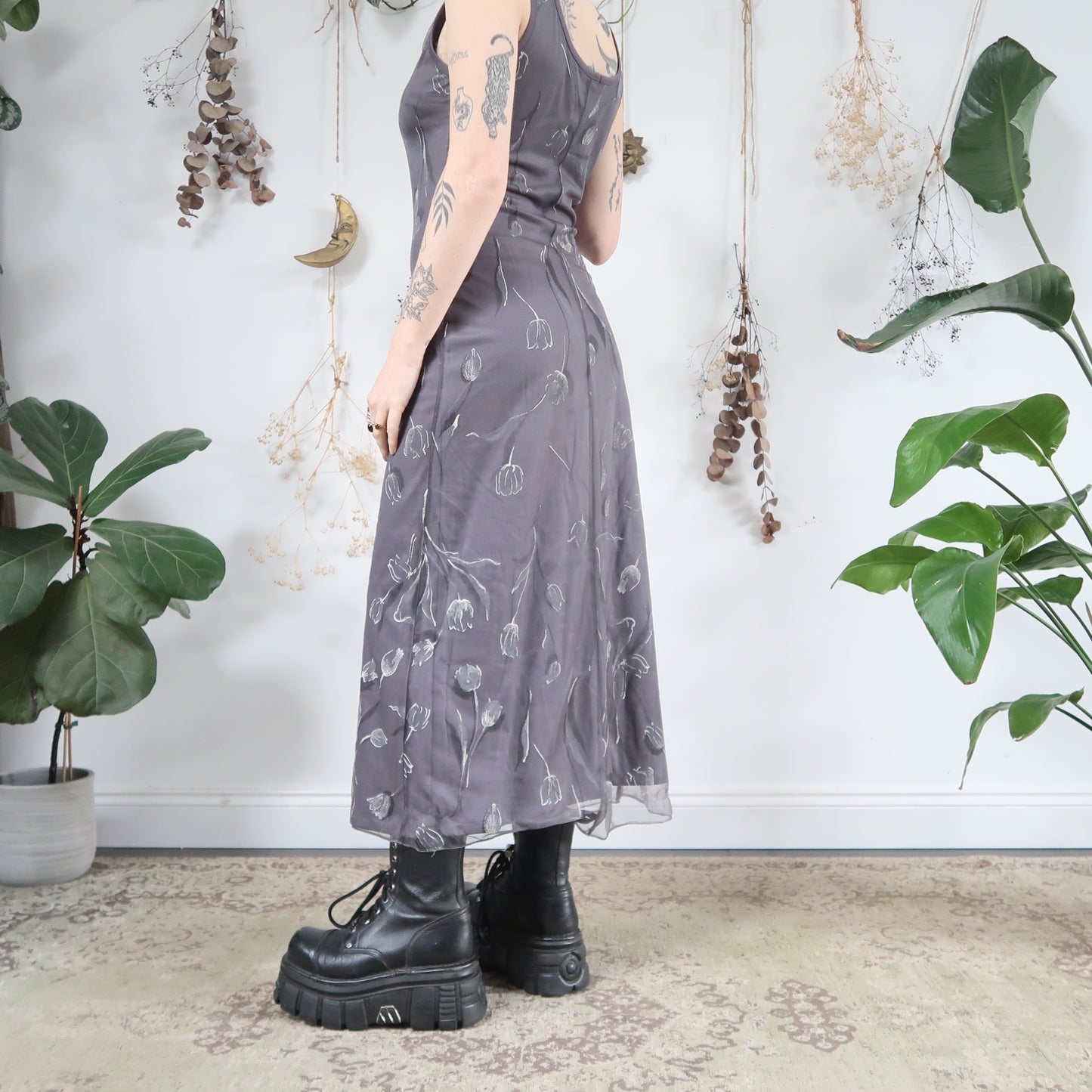 Grey floral maxi dress - size M