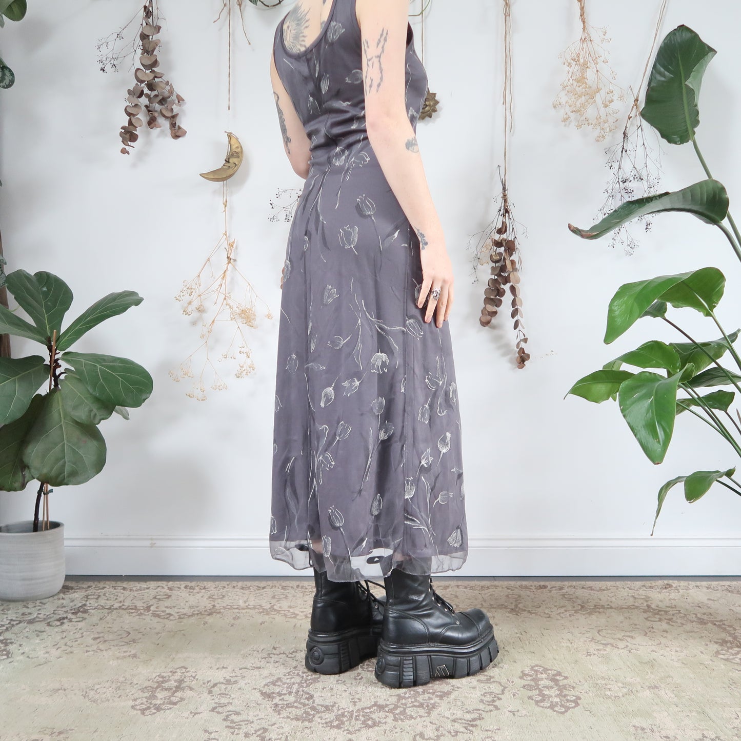Grey floral maxi dress - size M