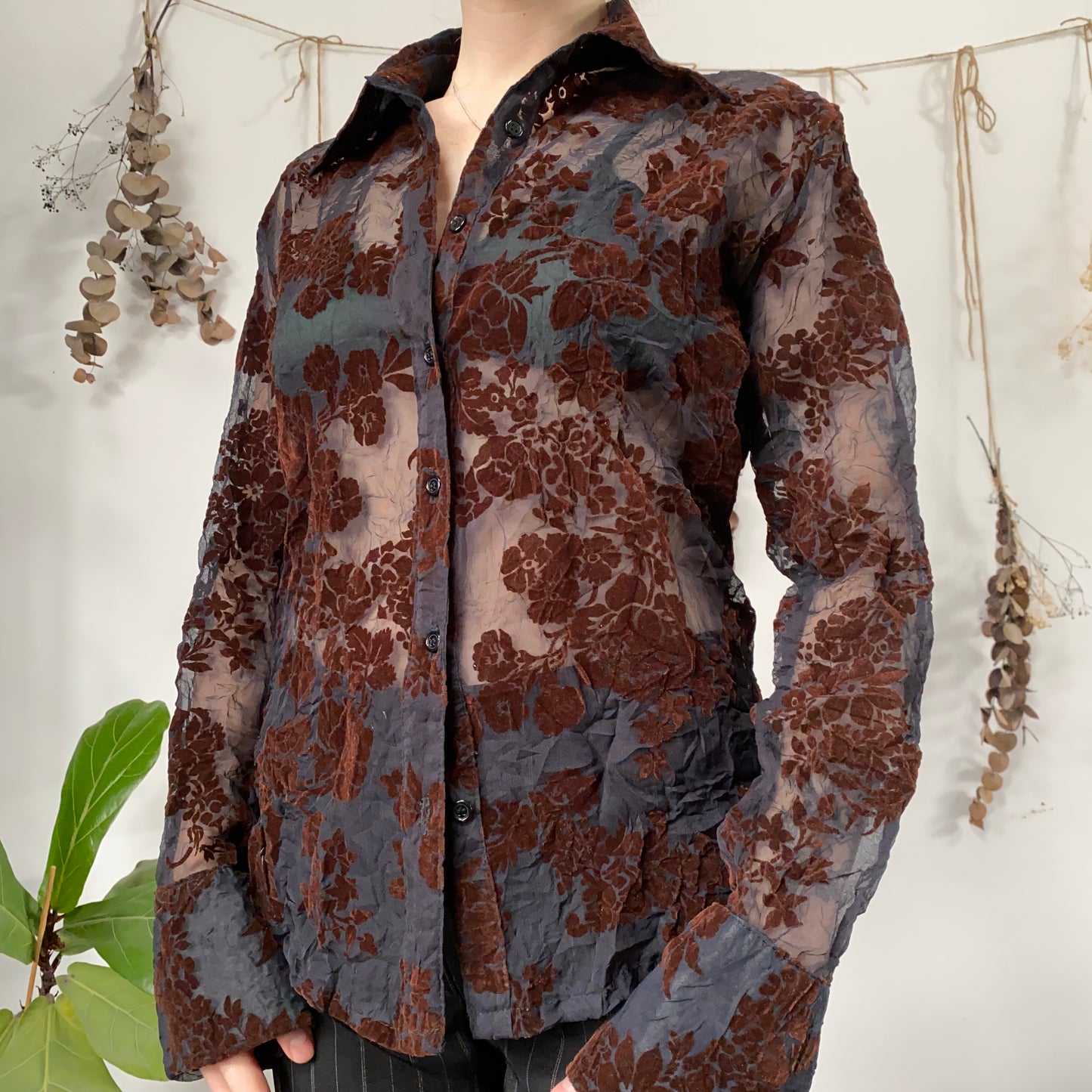 Embossed shirt - size M/L