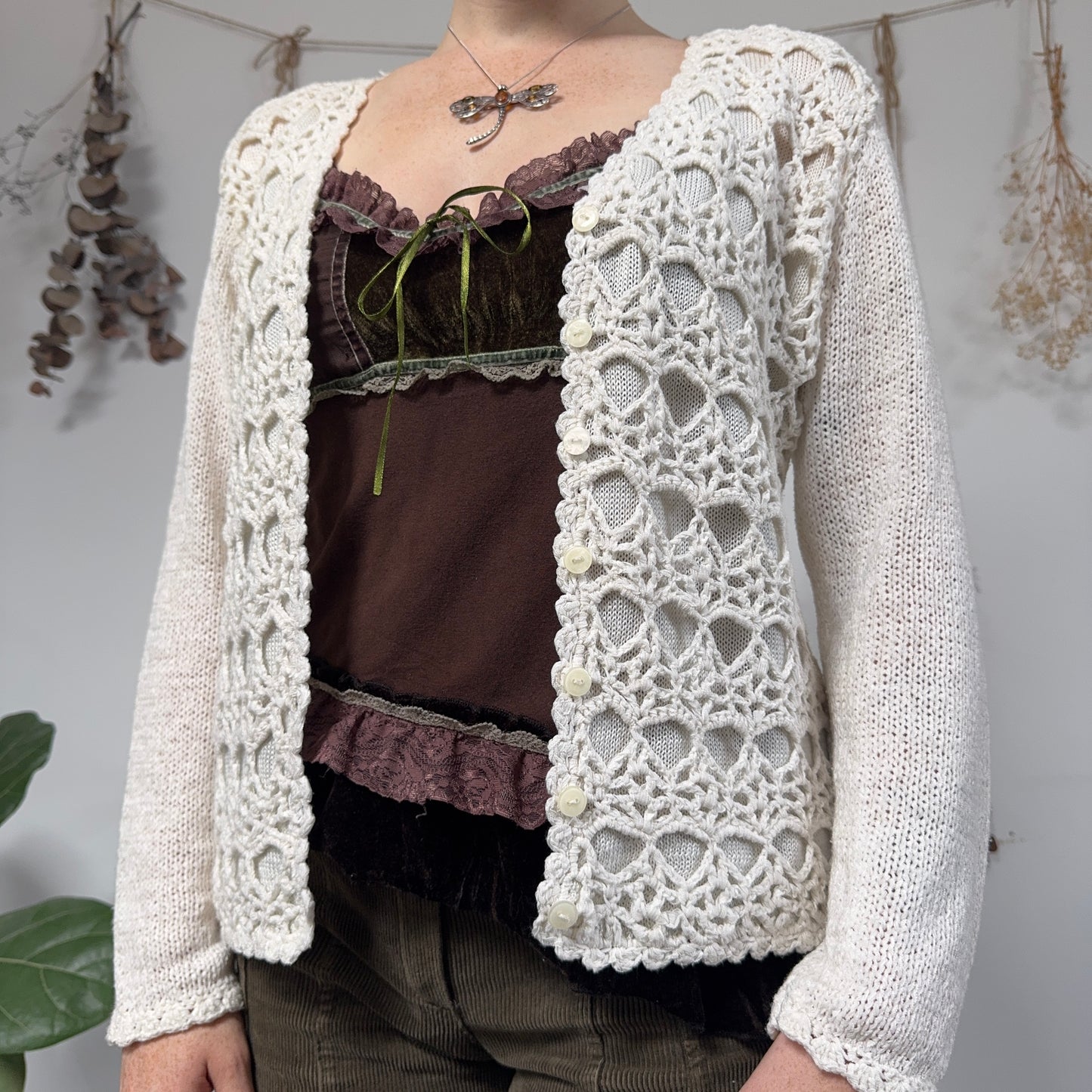 Cream knit cardigan - size M/L
