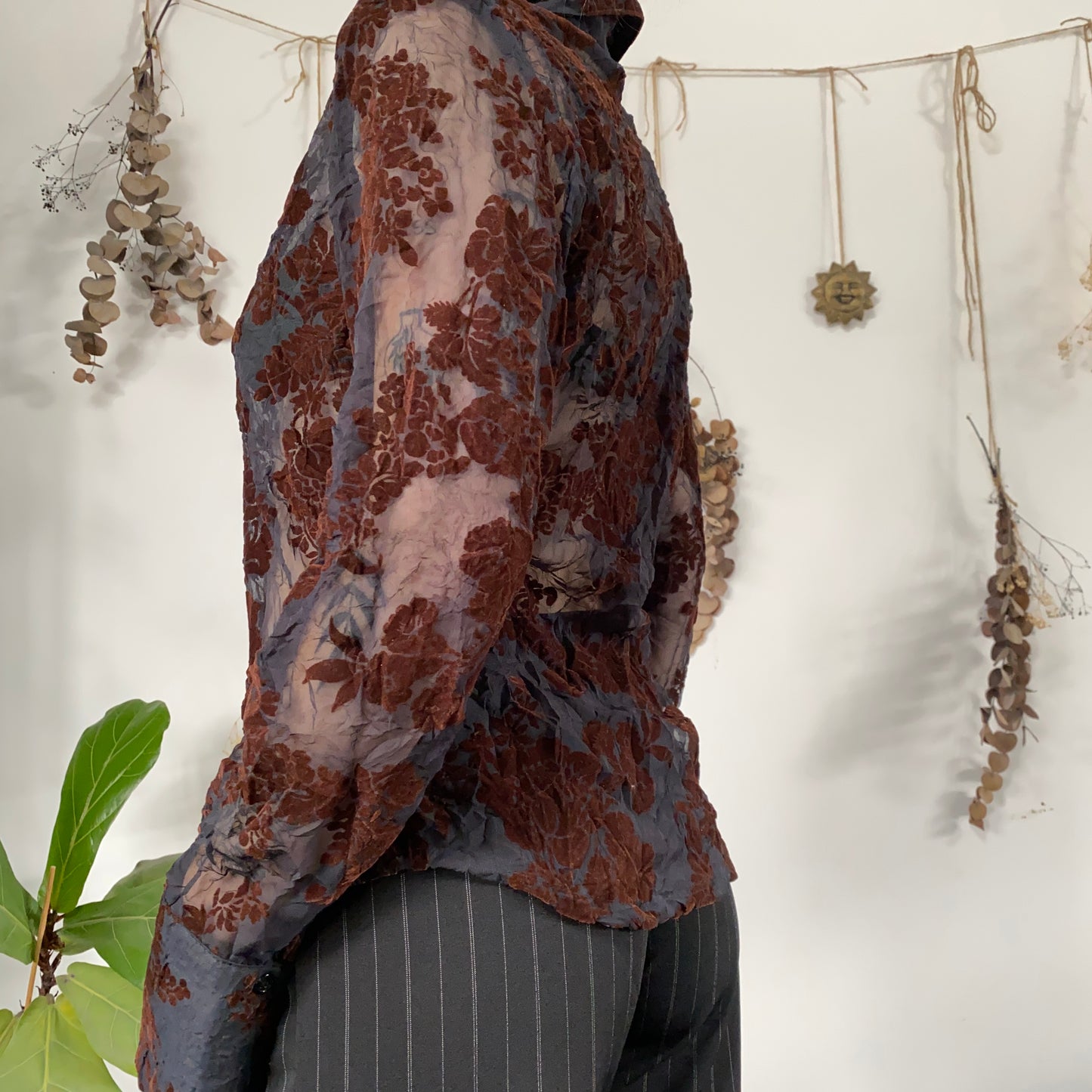 Embossed shirt - size M/L