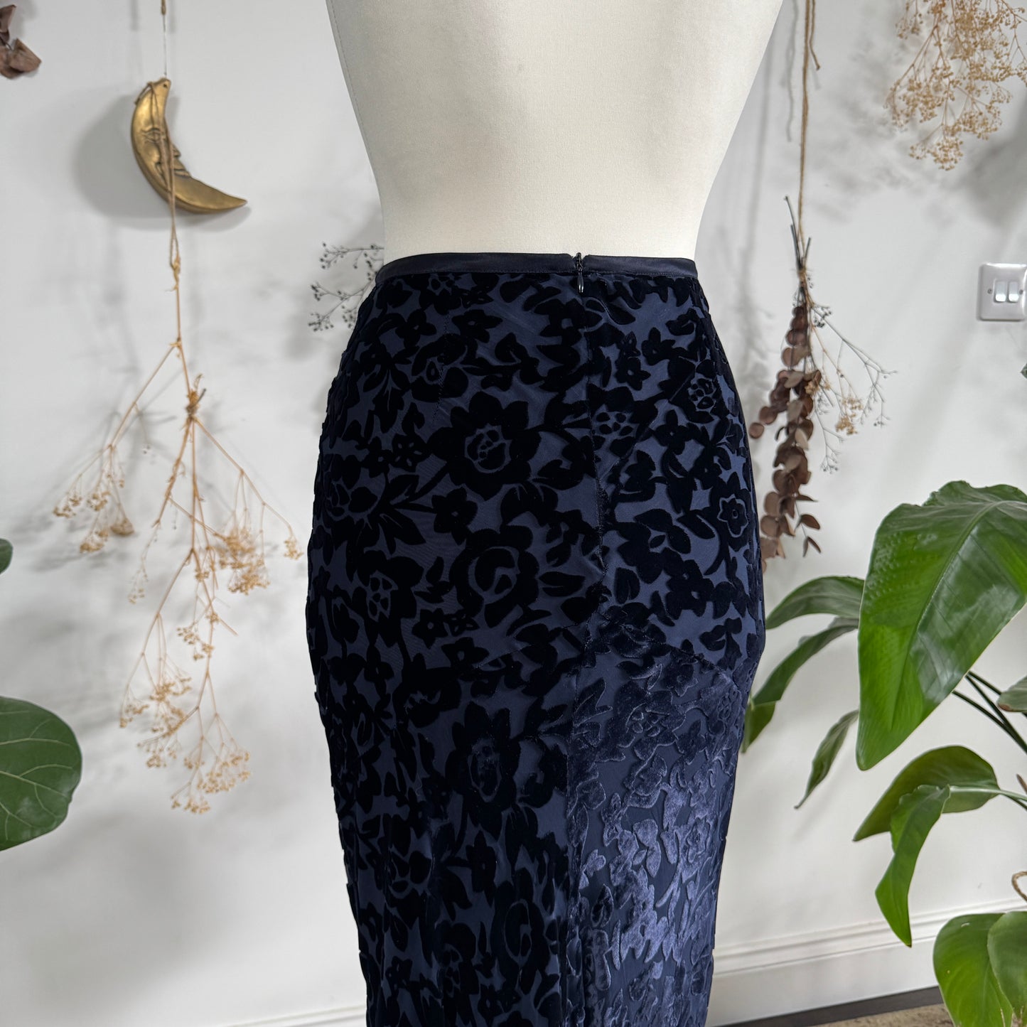 Midnight blue velvet skirt - size S