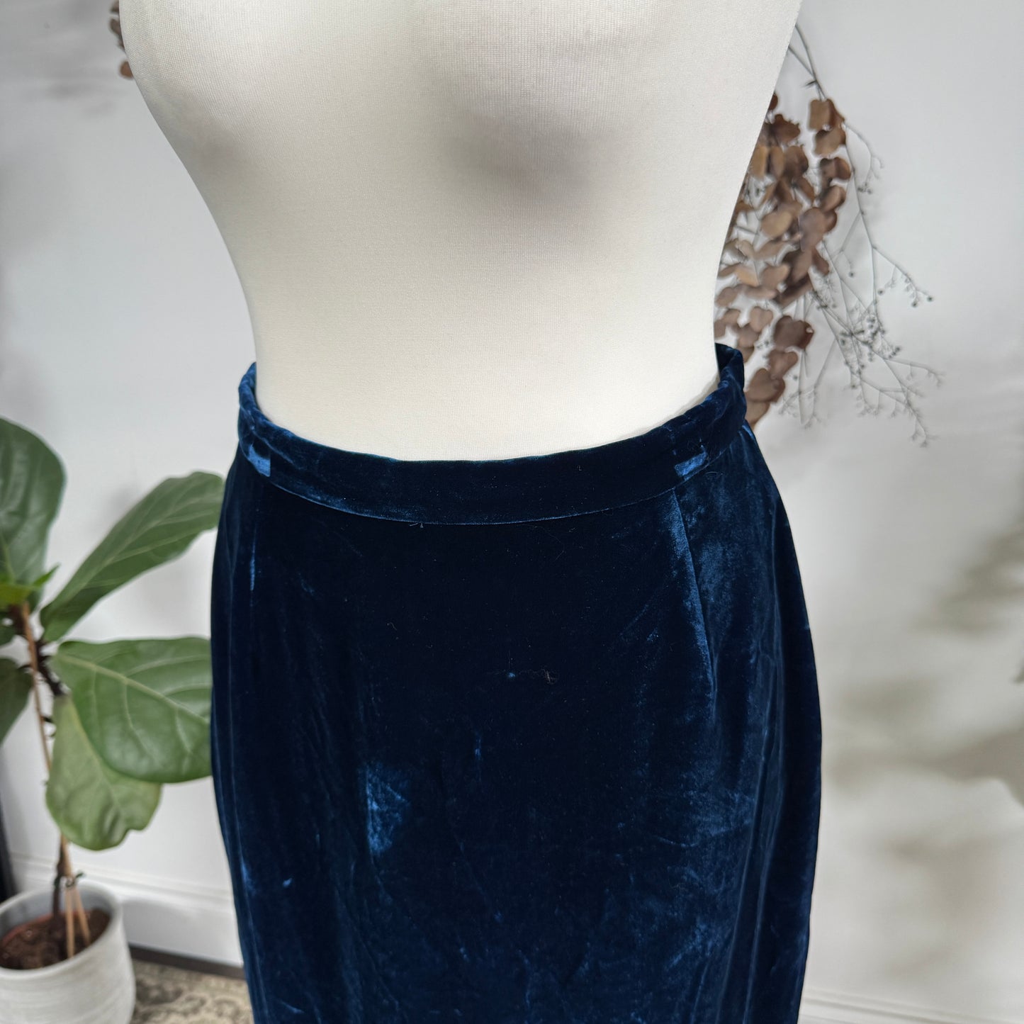 Blue velvet skirt - size M