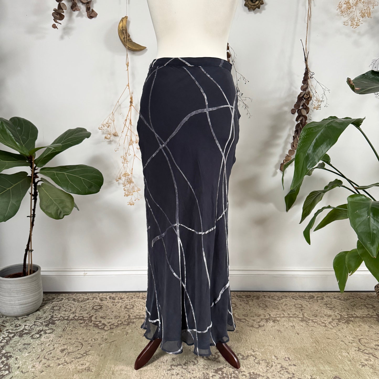 Grey velvet embossed skirt - size M